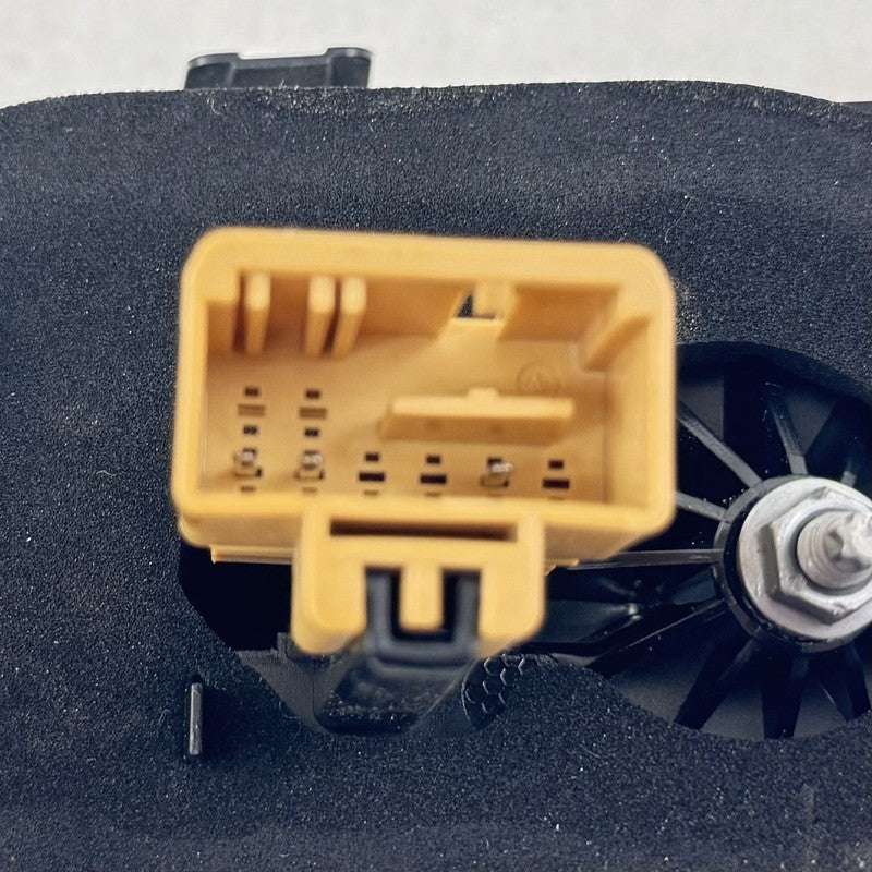 5H0-945-094-C / 5H0.945.094.C / 5H0945094C / 5H0 945 094 C 22-24 VOLKSWAGEN GOLF R MK8 RIGHT REAR INNER TAILLIGHT TAIL L