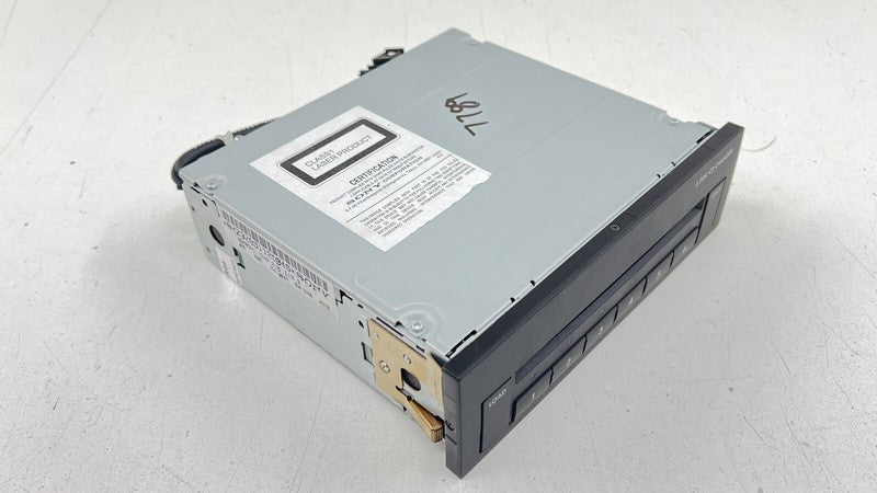 3W0 035 110 B / 3W0035110B 13-18 BENTLEY FLYING SPUR SONY MULTIMEDIA CD CHANGER PLAYER 3W0 035 110 B OEM