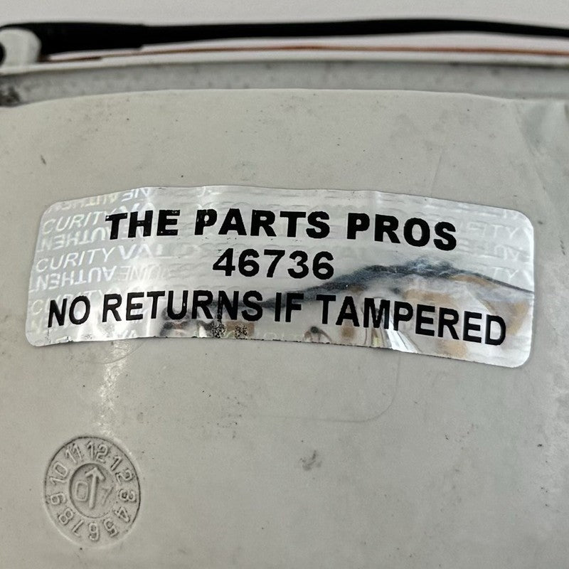 7 841 122 / 7841122 06-10 BMW M6 E63 E64 Right Rear Lower Bumper Tail Light Lamp 7841122 OEM