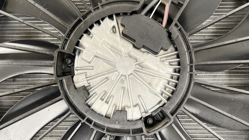 8452 0772 / 84520772 22-26 CADILLAC CT5 V BLACKWING RADIATOR CONDENSER FAN ASSEMBLY OEM