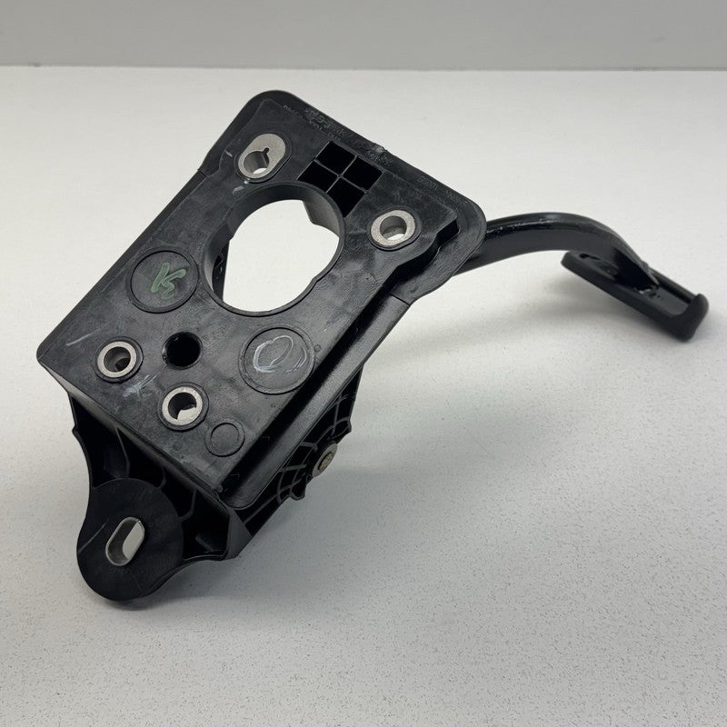 85711112 24-26 Silverado Sierra 2500 3500 Brake Pedal Assembly 85711112 OEM