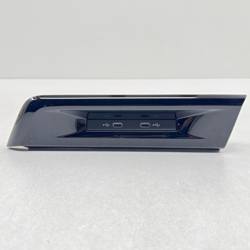 5NA-035-700 / 5NA 035 700 / 5NA035700 22-25 VOLKSWAGEN GOLF R MK8 DUAL INPUT TYPE C CHARGING PORT W/TRIM 5NA035700 OEM