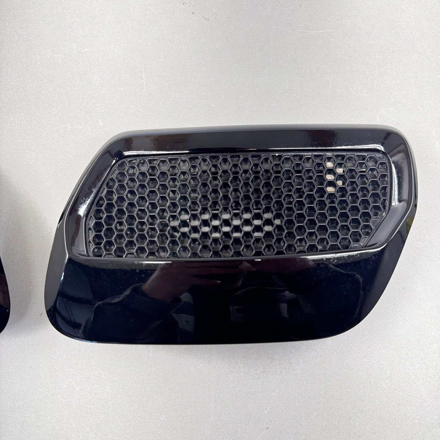 18-23 FORD MUSTANG GT HOOD HEAT EXTRACTOR VENT SCOOP PAIR BLACK OEM