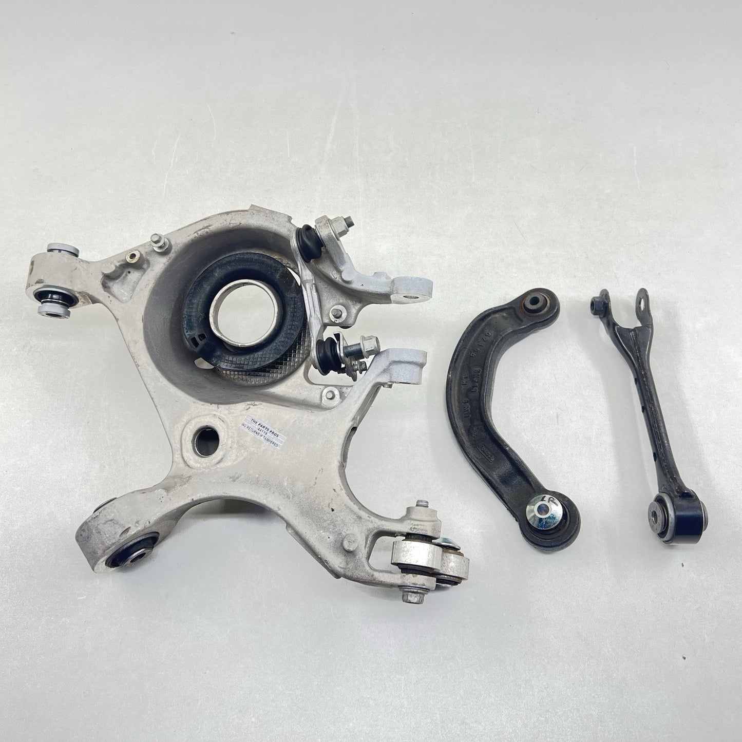 PR3C-5K552-FB / PR3C 5K552 FB / PR3C5K552FB 24-25 FORD MUSTANG GT DRIVER LEFT REAR CONTROL ARM PARTIAL SET OEM