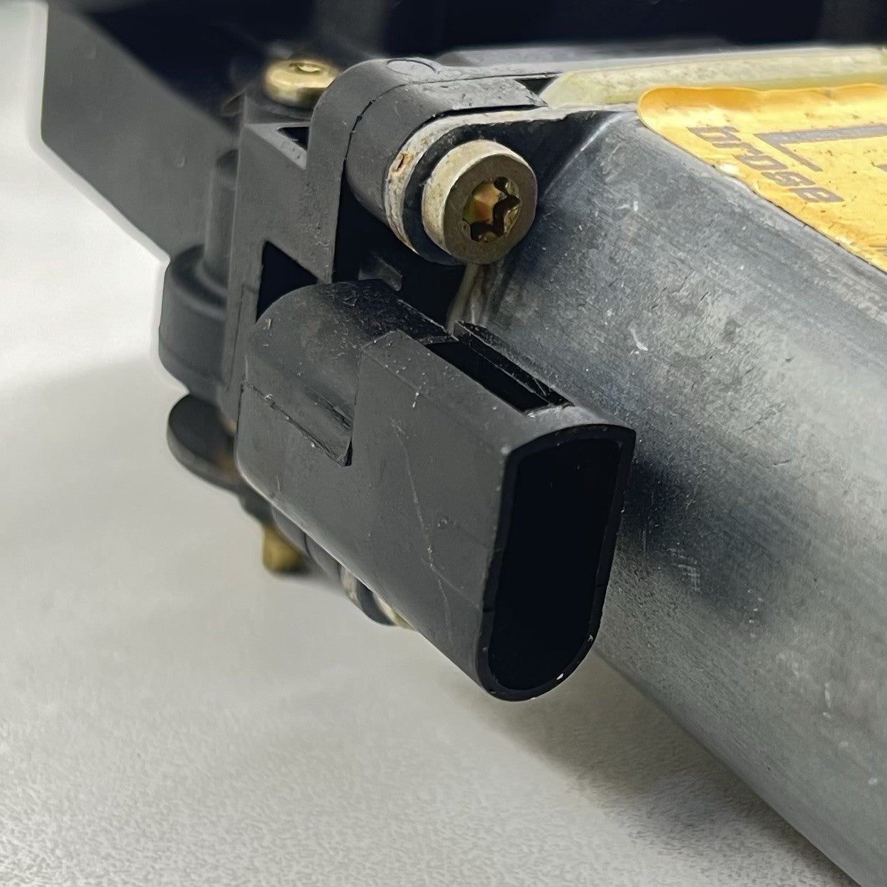 10446574 97-04 CHEVROLET CORVETTE C5 DRIVER LEFT DOOR GLASS WINDOW REGULATOR W/ MOTOR OEM