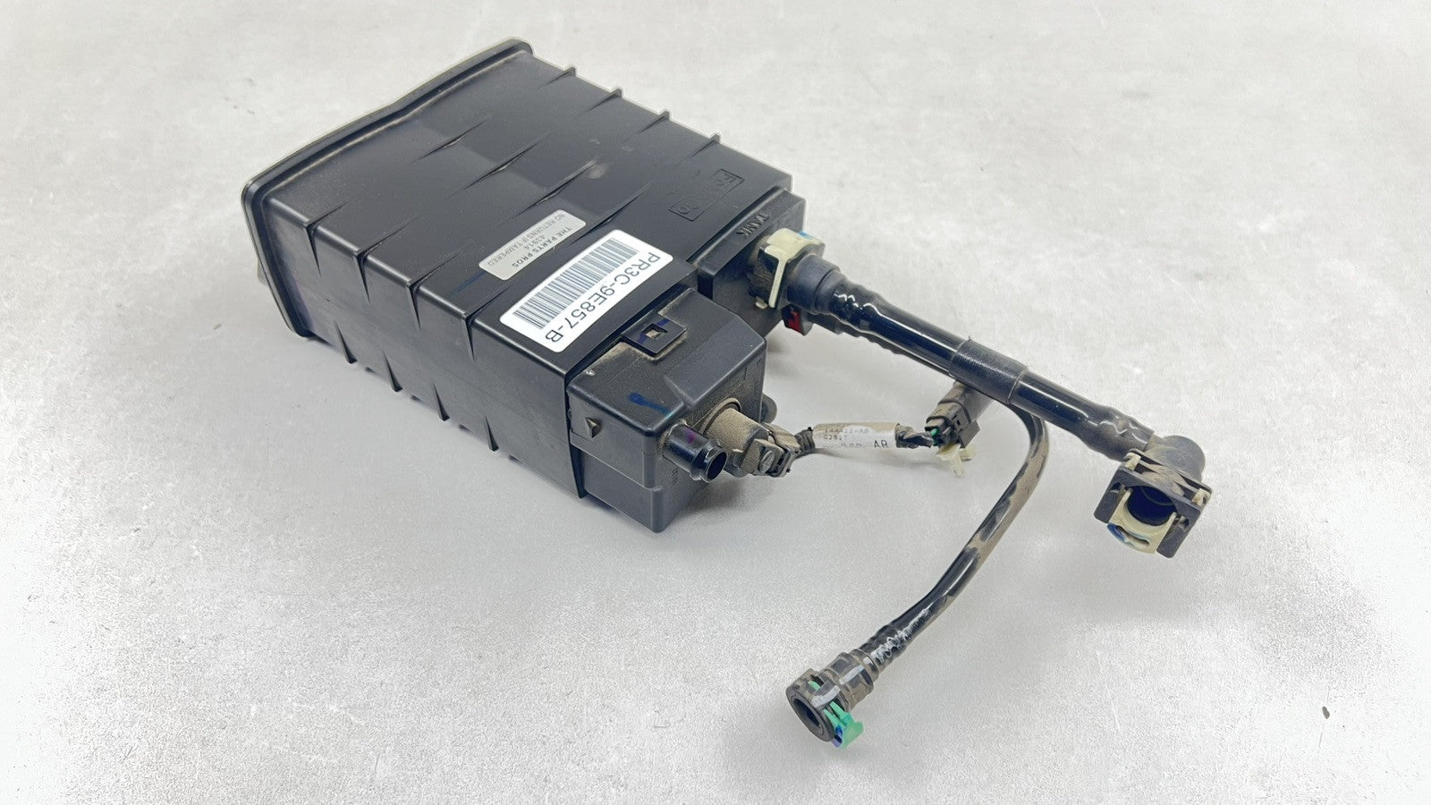 PR3C-9E857-B / PR3C 9E857 B / PR3C9E857B 24-25 FORD MUSTANG GT GAS FUEL EVAP VAPOR CHARCOAL EMISSION CANISTER OEM