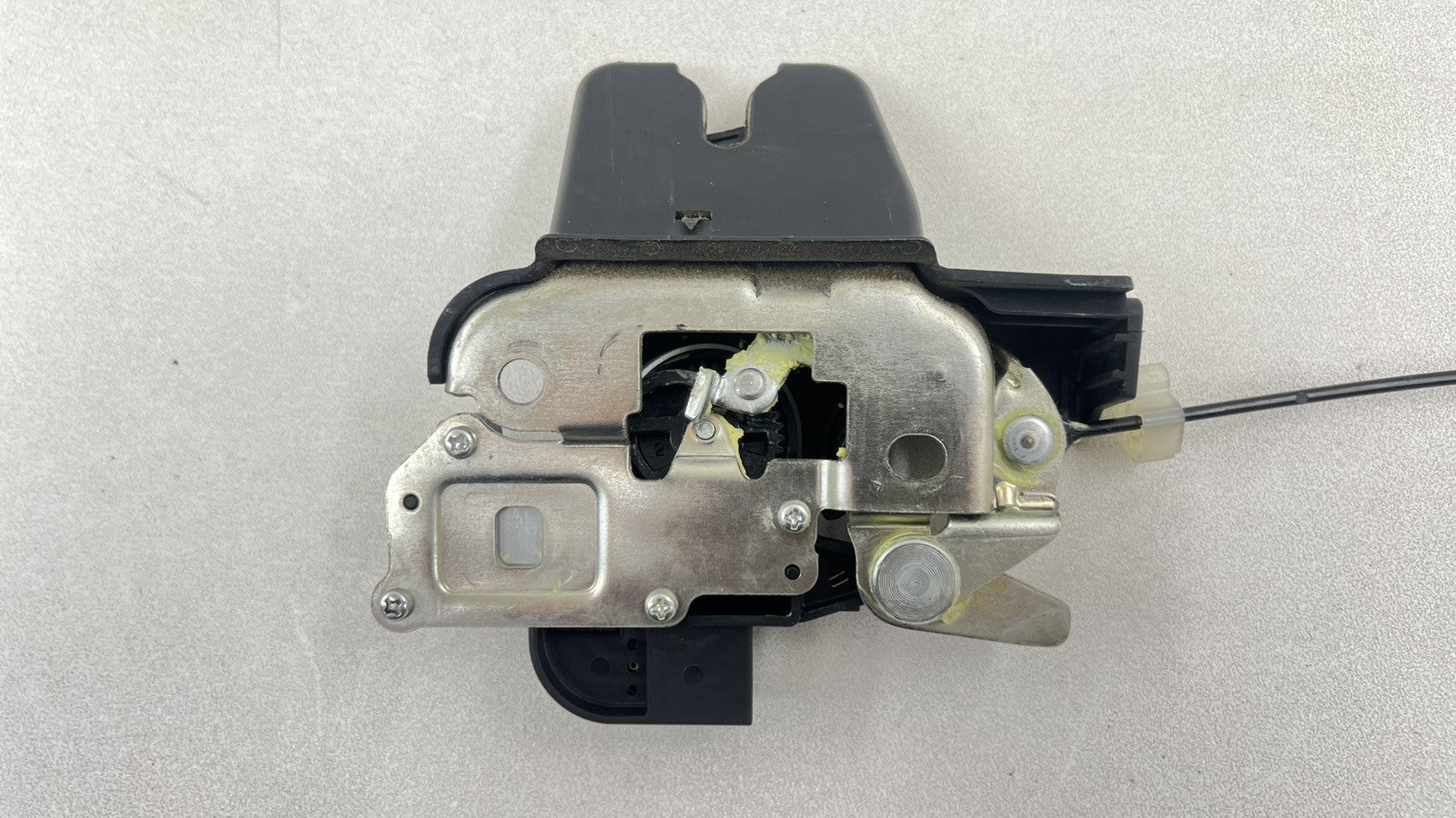 08-13 INFINITI G37 SEDAN REAR TRUNK LATCH LOCK ACTUATOR PULL LEVER OEM