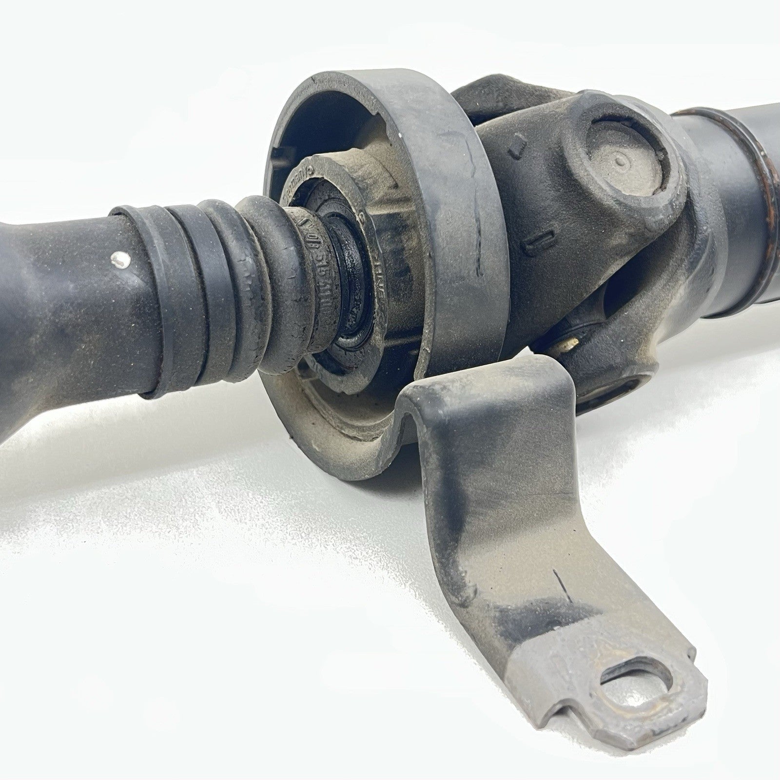 92236999 / 9223 6999 10-15 CHEVROLET CAMARO SS MANUAL DRIVESHAFT DRIVE SHAFT PROPELLER 92236999 OEM