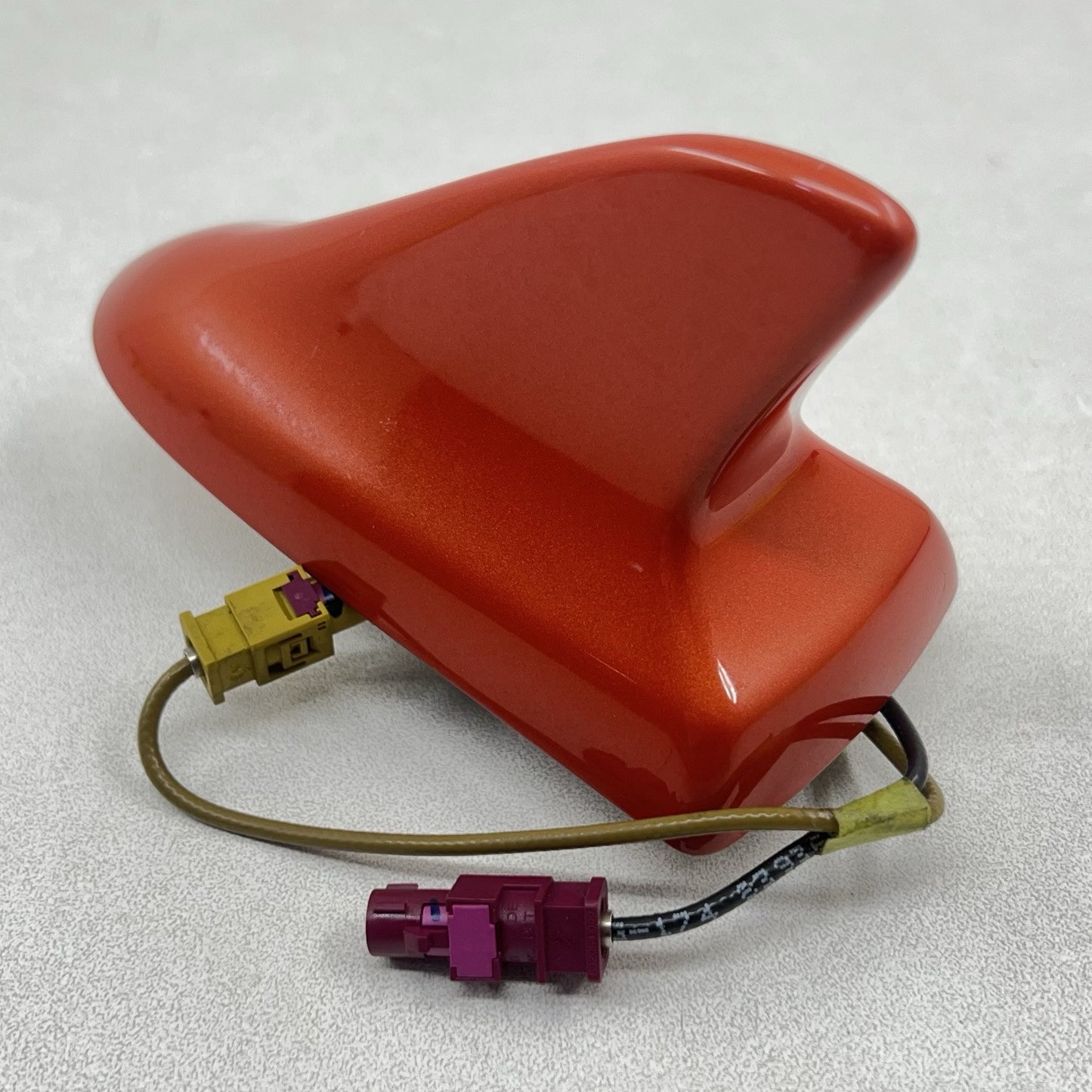 20986979 10-15 CHEVROLET CAMARO SS ROOF SHARK FIN ANTENNA RECEIVER 20986979 OEM