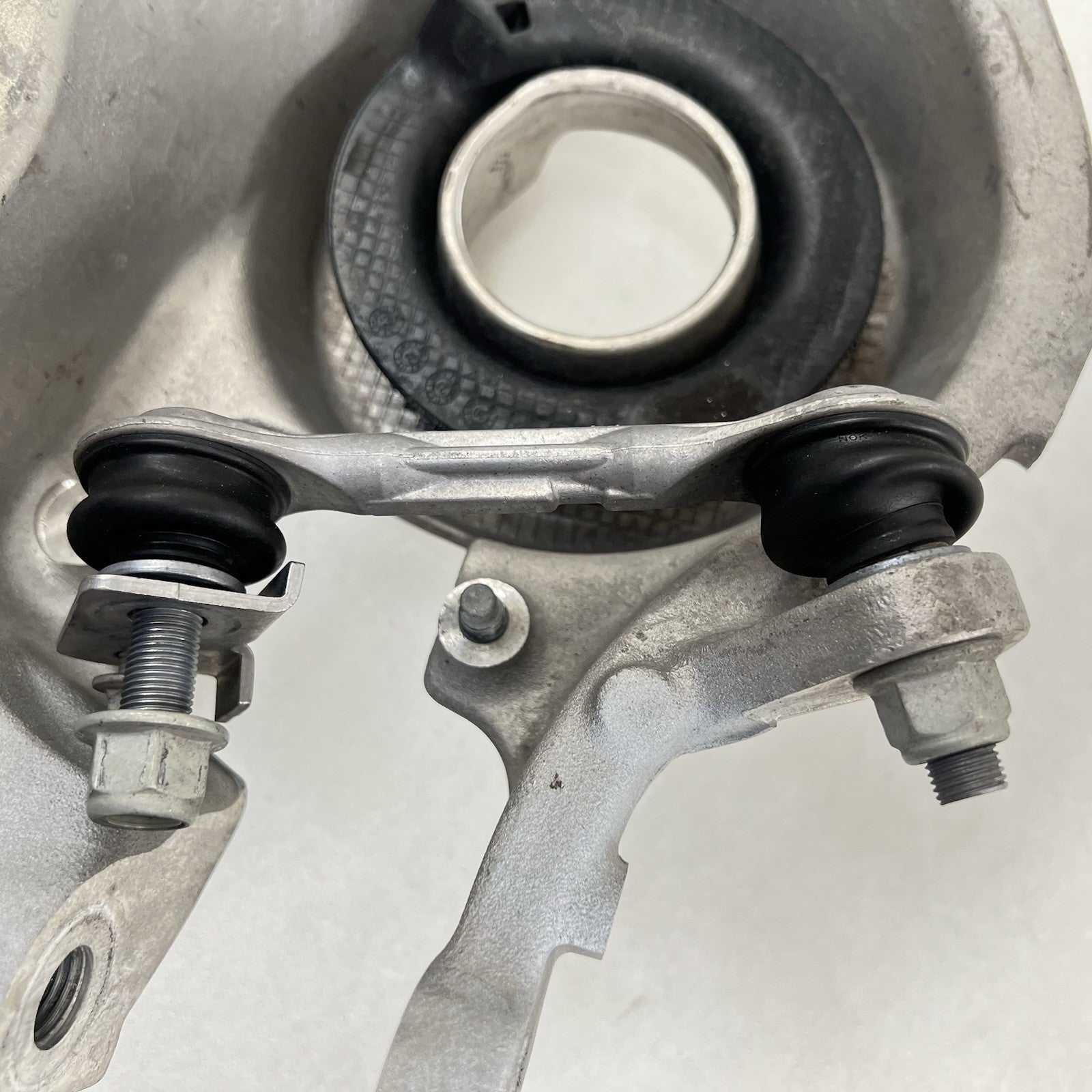 PR3C-5K552-FB / PR3C 5K552 FB / PR3C5K552FB 24-25 FORD MUSTANG GT DRIVER LEFT REAR CONTROL ARM PARTIAL SET OEM