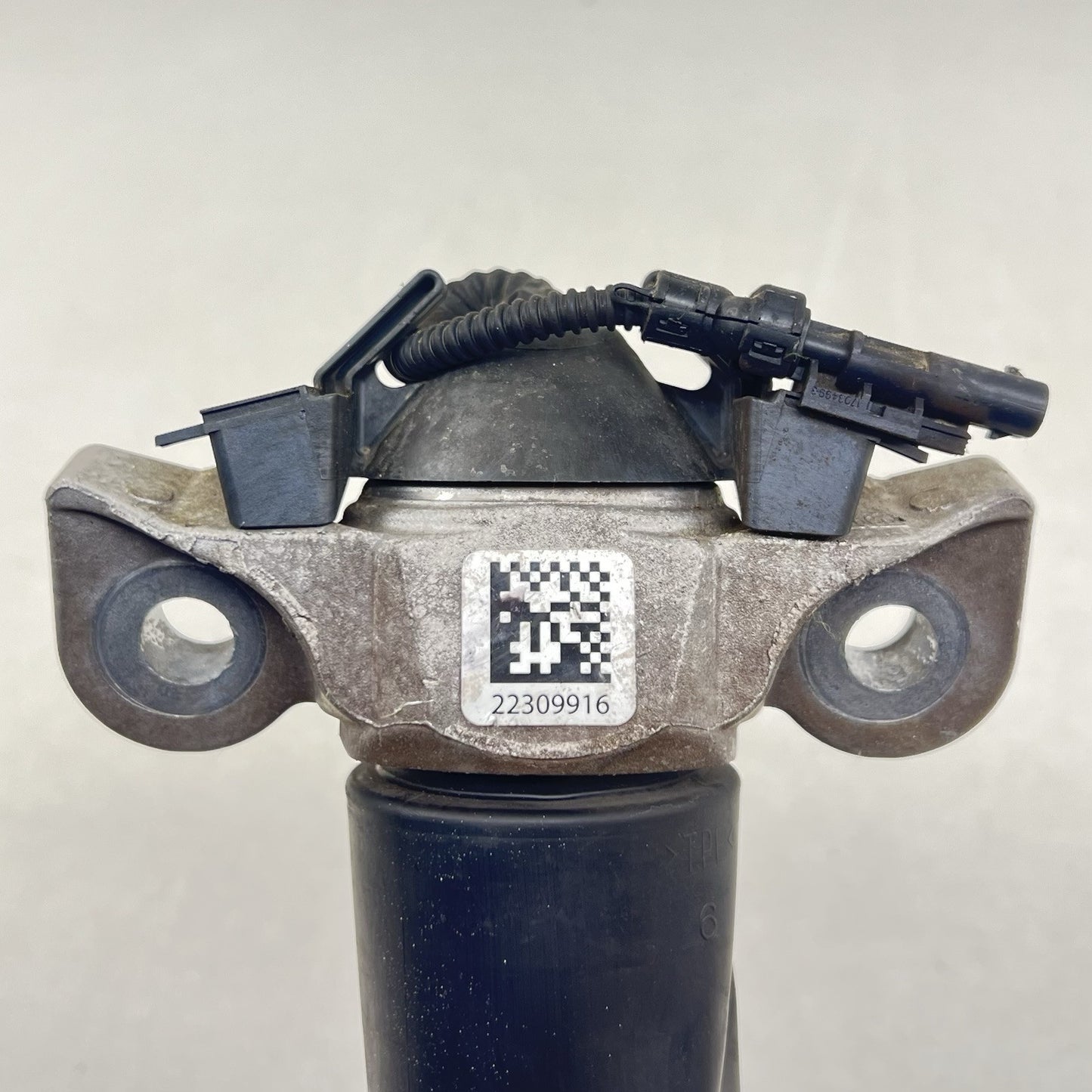 KR3C-18W003-TA / KR3C 18W003 TA / KR3C18W003TA 24-25 FORD MUSTANG DARK HORSE RIGHT REAR SHOCK ABSORBER KR3C-18W003-TA OE