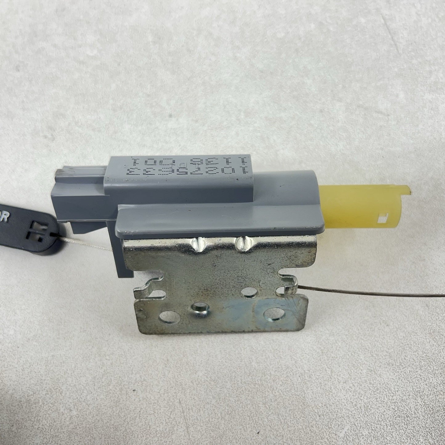 10401497 97-04 CHEVROLET CORVETTE C5 FUEL TANK GAS CAP DOOR LID ASSEMBLY 10401497 OEM