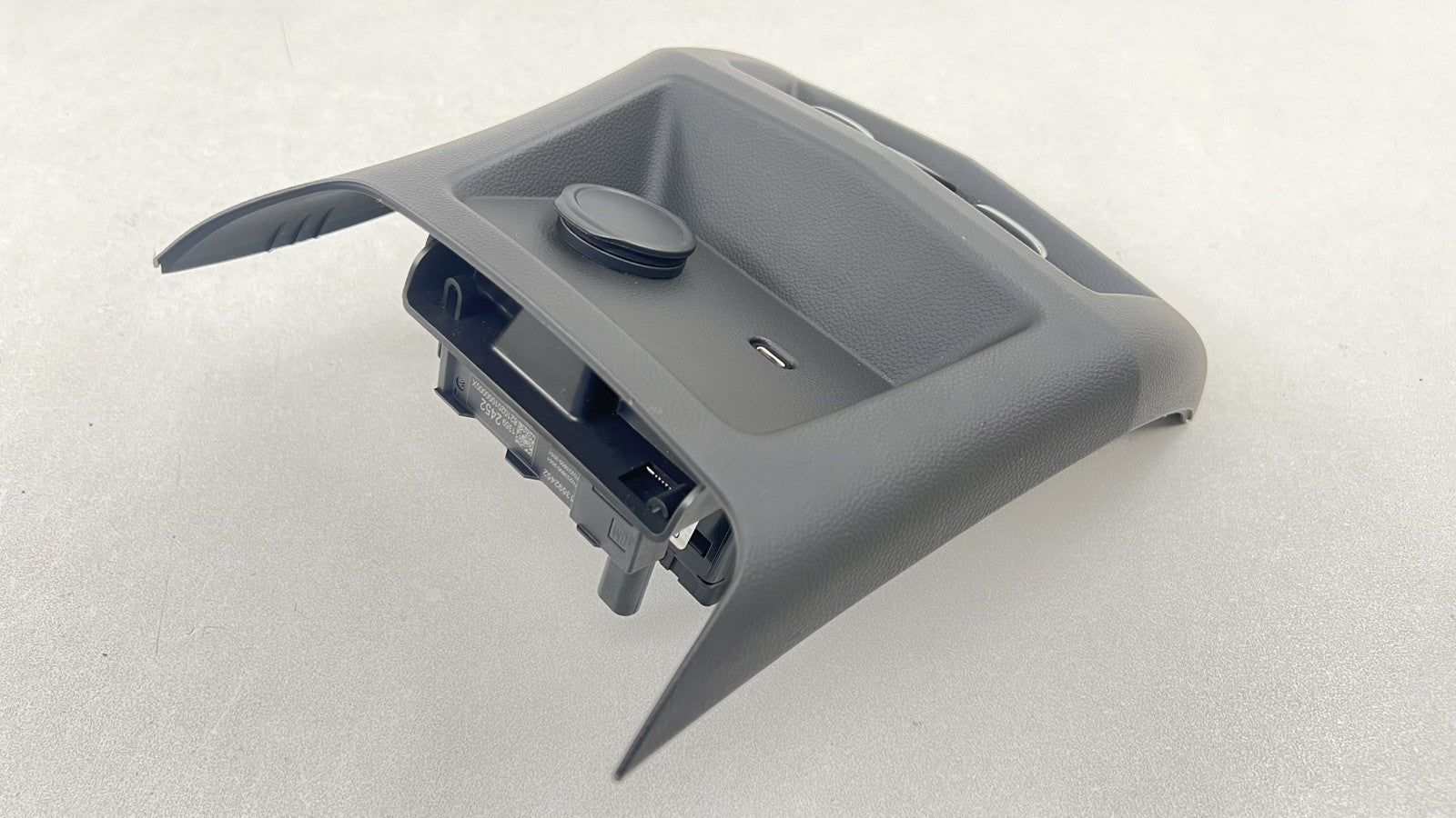 84937530 22-25 CADILLAC CT5 V BLACKWING REAR CENTER CONSOLE AIR VENT GRILLE COVER OEM