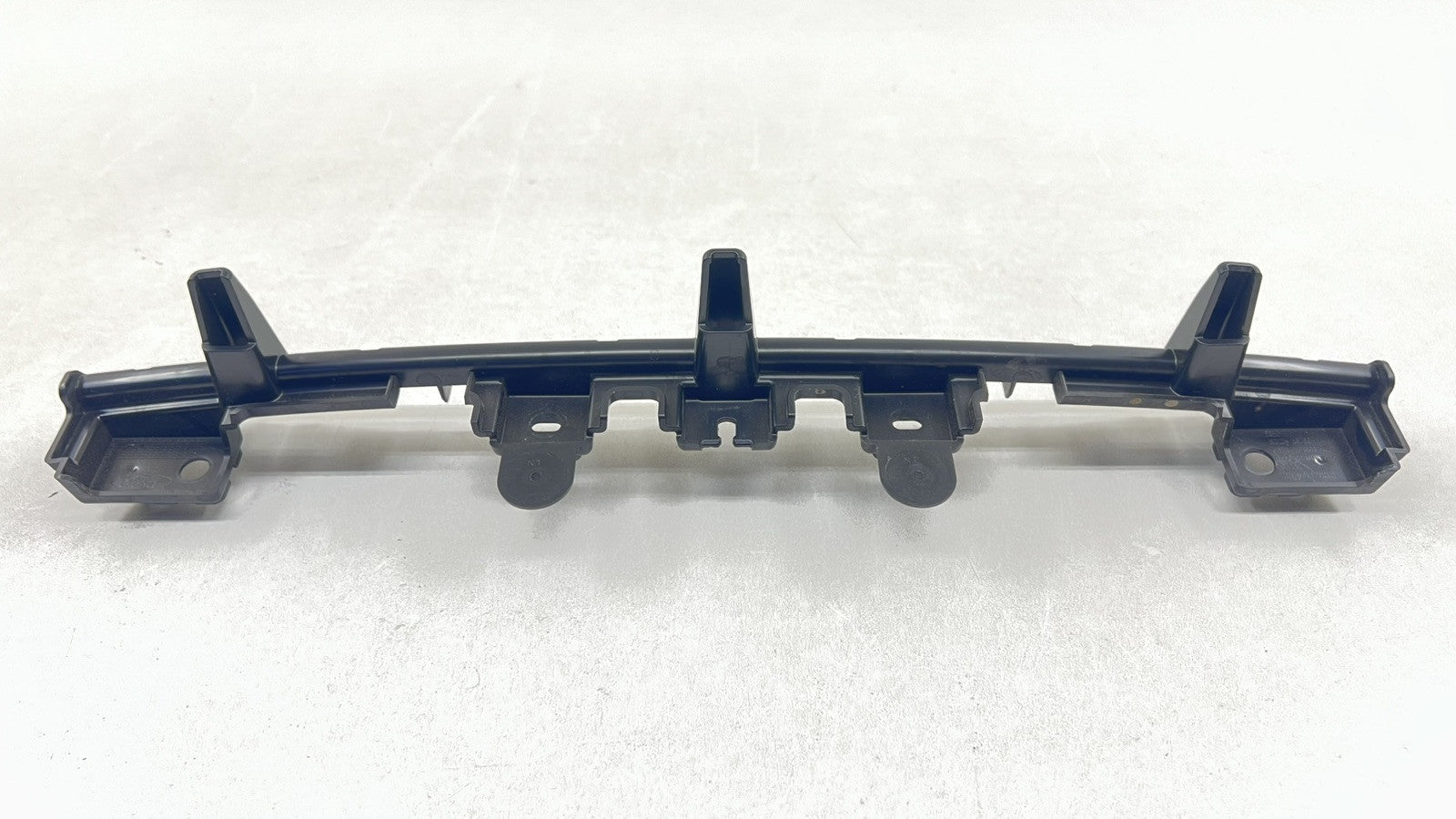 PR3B-17B861-A / PR3B 17B861 A / PR3B17B861A 24-25 FORD MUSTANG GT REAR CENTER BUMPER BRACKET SUPPORT MOUNT PR3B-17B861-A