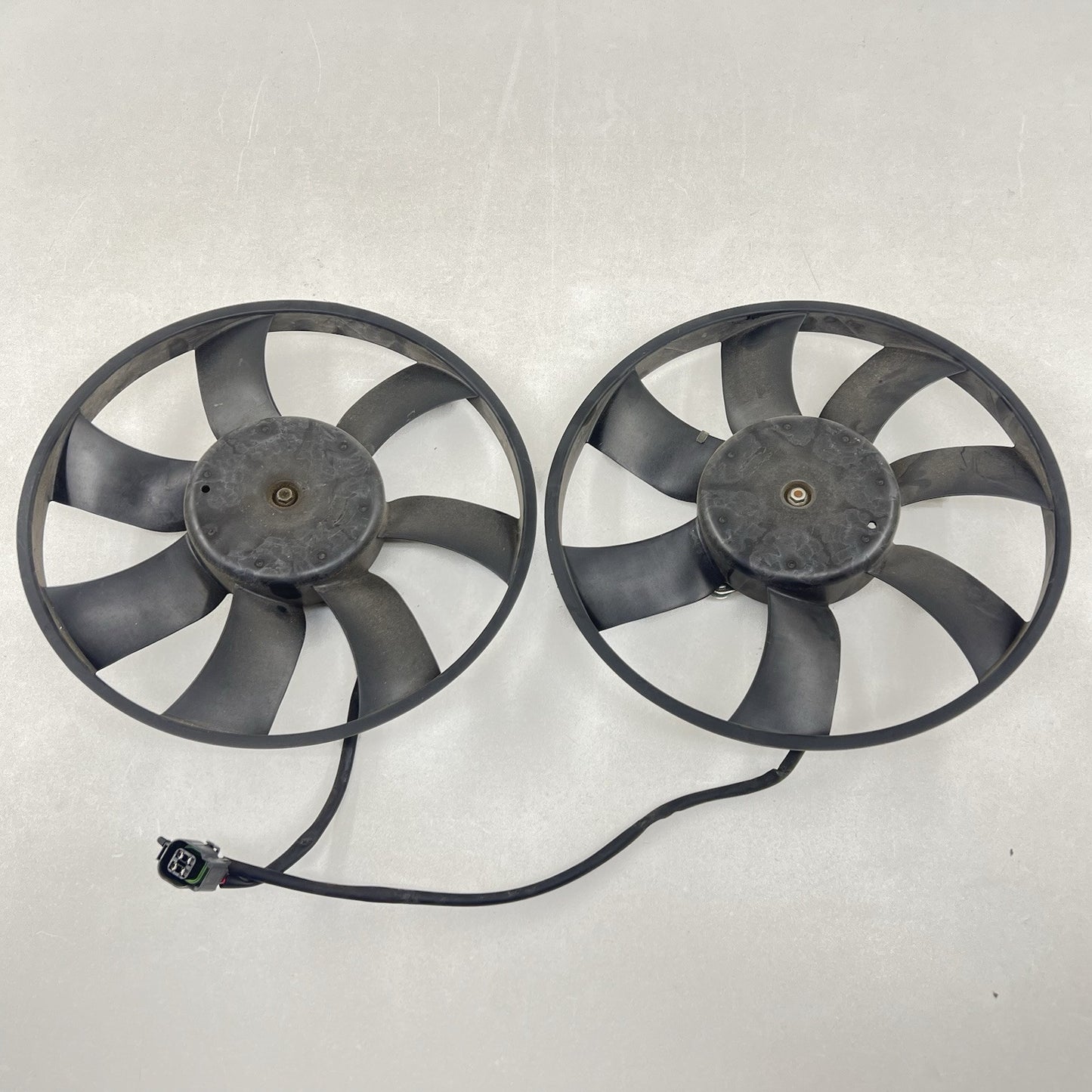 5YY0426 10-15 CHEVROLET CAMARO SS RADIATOR FAN COOLING MOTOR WITH FAN BLADE PAIR OEM