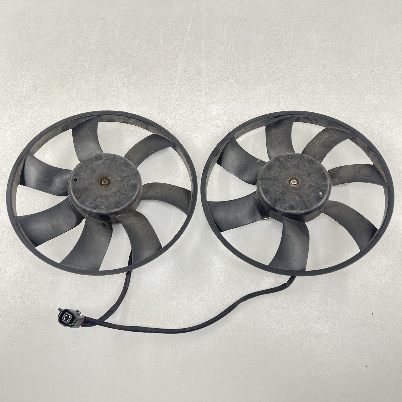 5YY0426 10-15 CHEVROLET CAMARO SS RADIATOR FAN COOLING MOTOR WITH FAN BLADE PAIR OEM