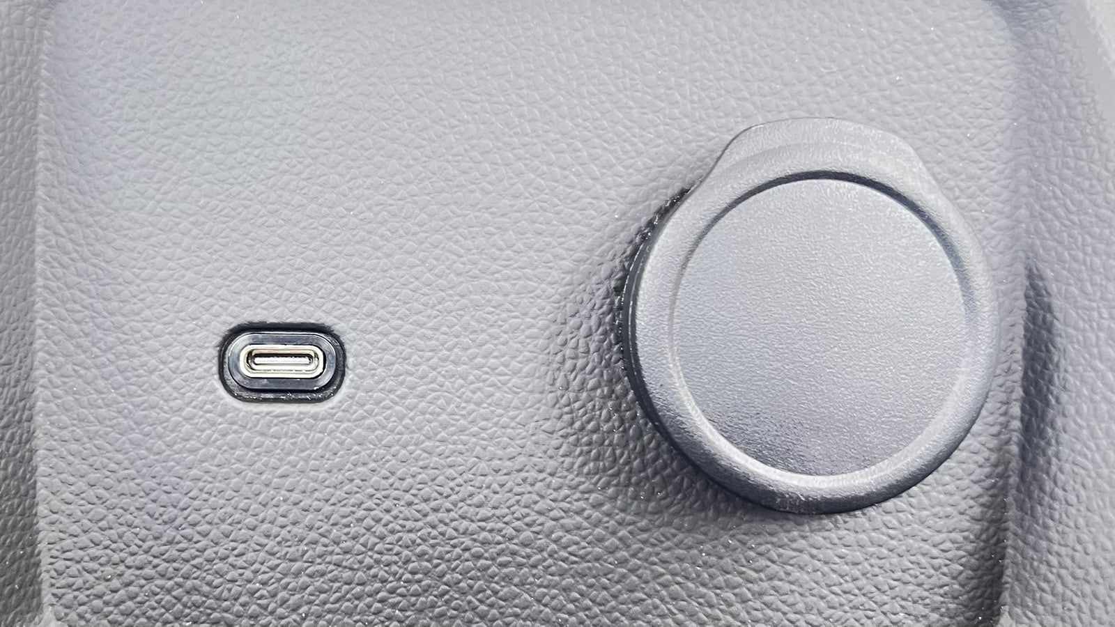 84937530 22-25 CADILLAC CT5 V BLACKWING REAR CENTER CONSOLE AIR VENT GRILLE COVER OEM