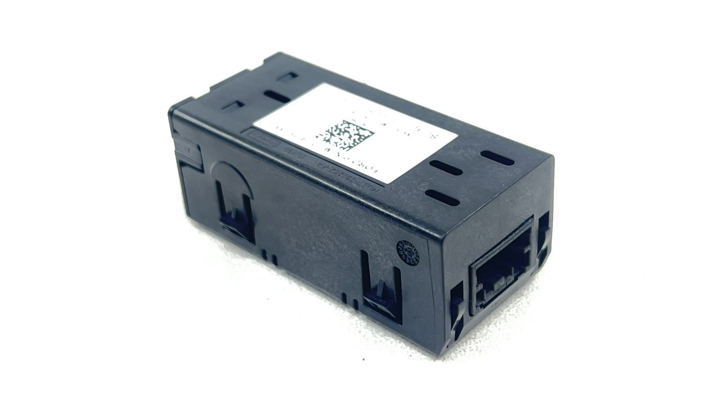 MU5T-19J252-AA / MU5T 19J252 AA / MU5T19J252AA 24-25 FORD MUSTANG GT FRONT USB PORT CHARGE PORT MU5T-19J252-AA OEM