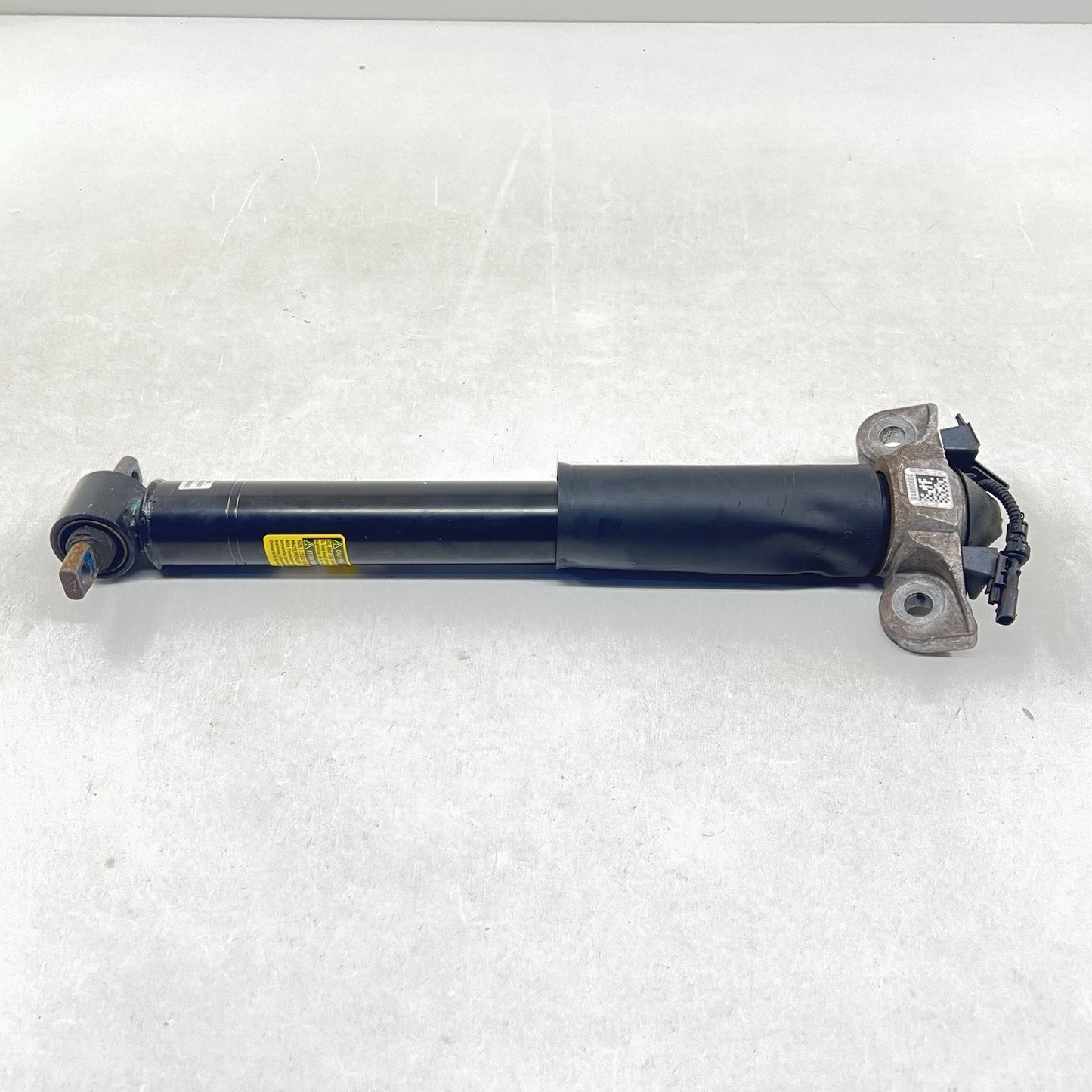 KR3C-18W003-TA / KR3C 18W003 TA / KR3C18W003TA 24-25 FORD MUSTANG DARK HORSE RIGHT REAR SHOCK ABSORBER KR3C-18W003-TA OE