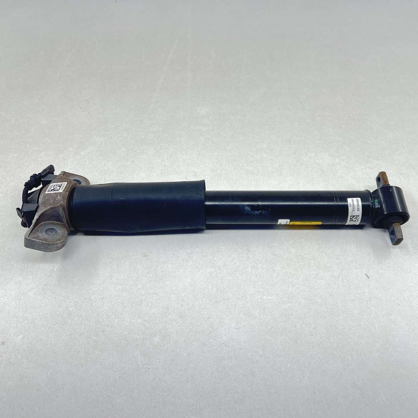 KR3C-18W003-TA / KR3C 18W003 TA / KR3C18W003TA 24-25 FORD MUSTANG DARK HORSE RIGHT REAR SHOCK ABSORBER KR3C-18W003-TA OE