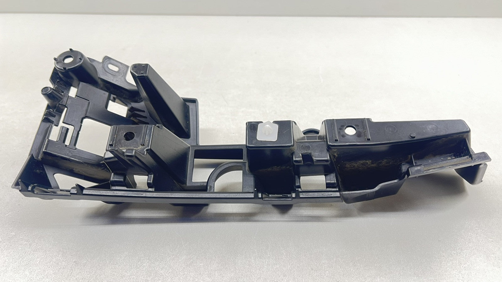 PR3B-17D961-A / PR3B 17D961 A / PR3B17D961A 24-25 FORD MUSTANG GT LEFT REAR BUMPER BRACKET SUPPORT MOUNT PR3B-17D961-A O