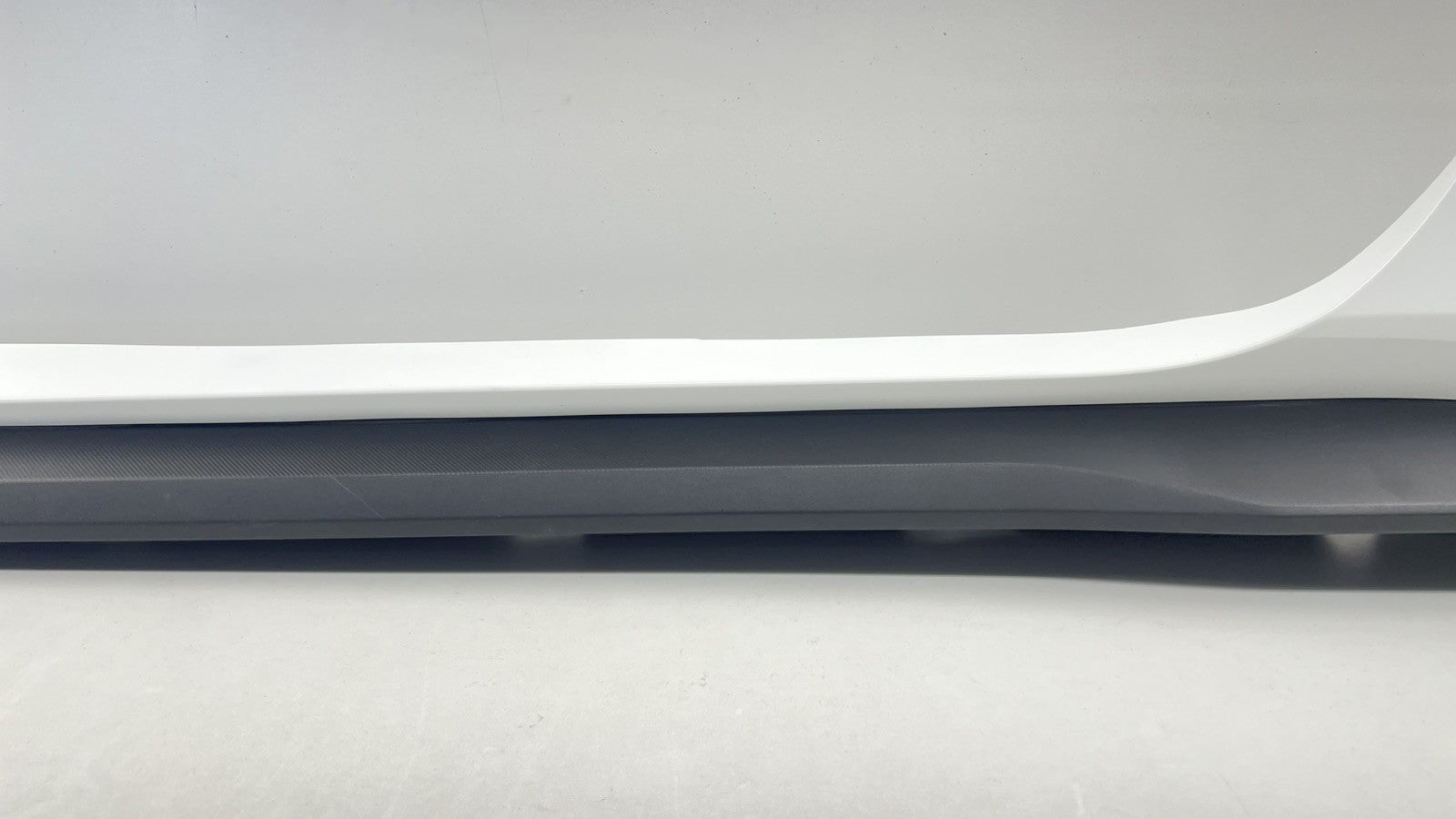 PR3B-C10155-AA / PR3B C10155 AA / PR3BC10155AA 24-25 FORD MUSTANG GT DARK HORSE LEFT SIDE SKIRT ROCKER PANEL COVER TRIM 