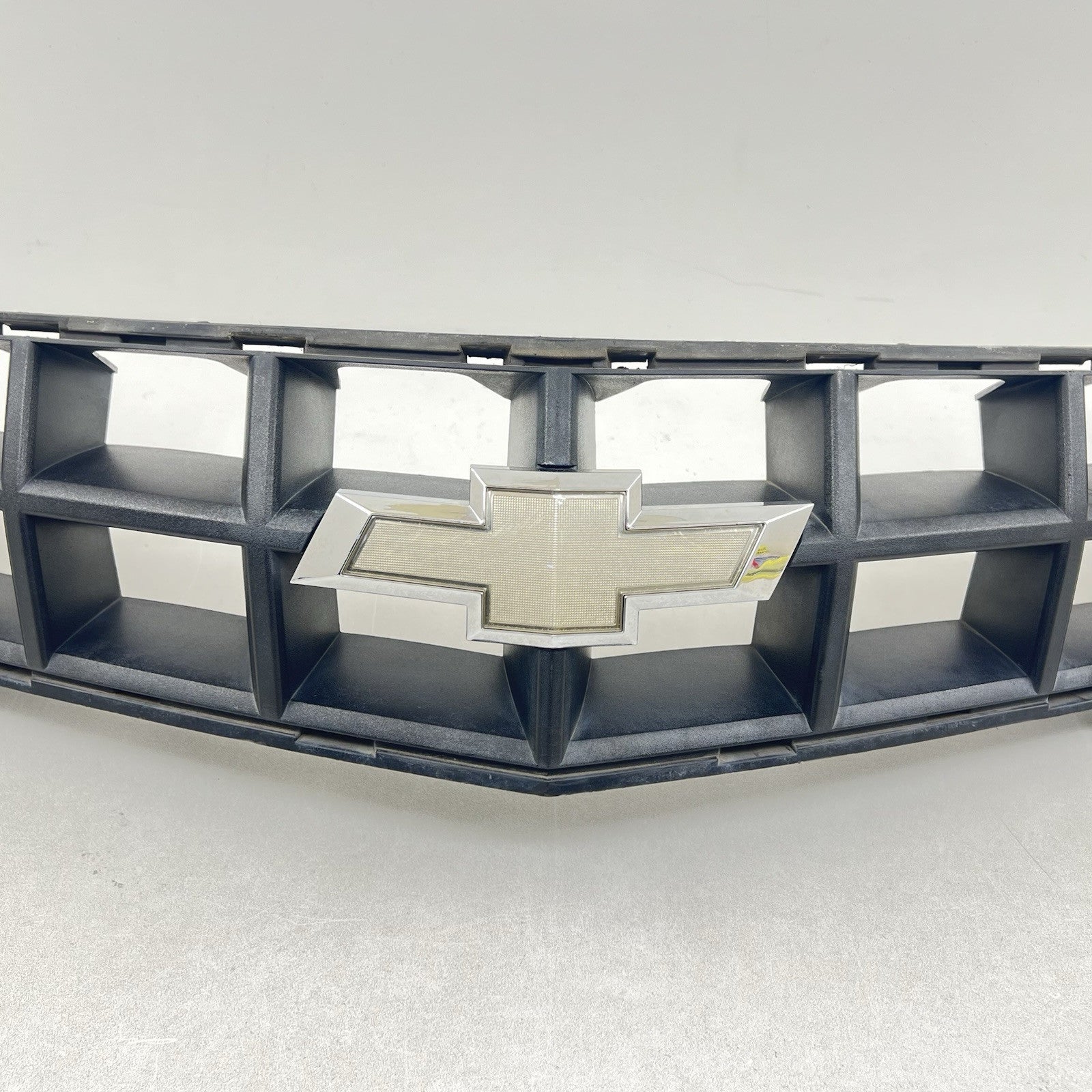 92242526 10-13 CHEVROLET CAMARO SS FRONT BUMPER UPPER GRILLE GRILL TRIM 92242526 OEM