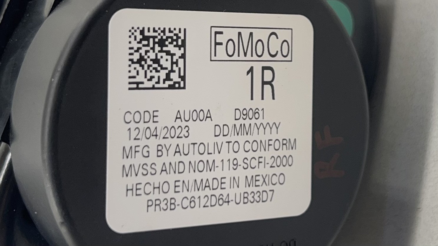 661153300A 24-25 FORD MUSTANG DARK HORSE RIGHT FRONT SEATBELT SEAT BELT RETRACTOR OEM
