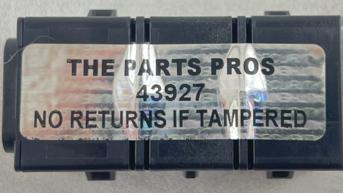 MU5T-19J252-AA / MU5T 19J252 AA / MU5T19J252AA 24-25 FORD MUSTANG GT FRONT USB PORT CHARGE PORT MU5T-19J252-AA OEM