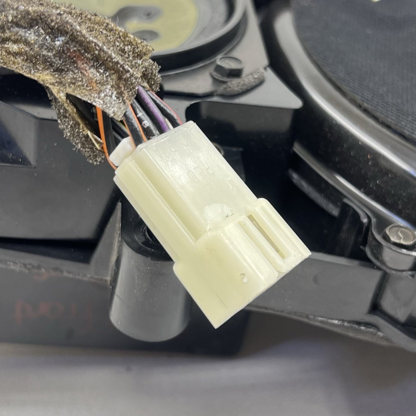 10278959 97-04 CHEVROLET CORVETTE C5 LEFT AND RIGHT DOOR SPEAKER PAIR W/ REAR SPEAKER OEM