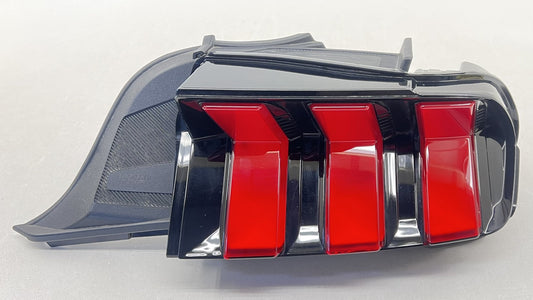 22028-5B04D / 22028 5B04D / 220285B04D 24-25 FORD MUSTANG GT DARK HORSE RIGHT REAR TAILLIGHT TAIL LIGHT LAMP OEM