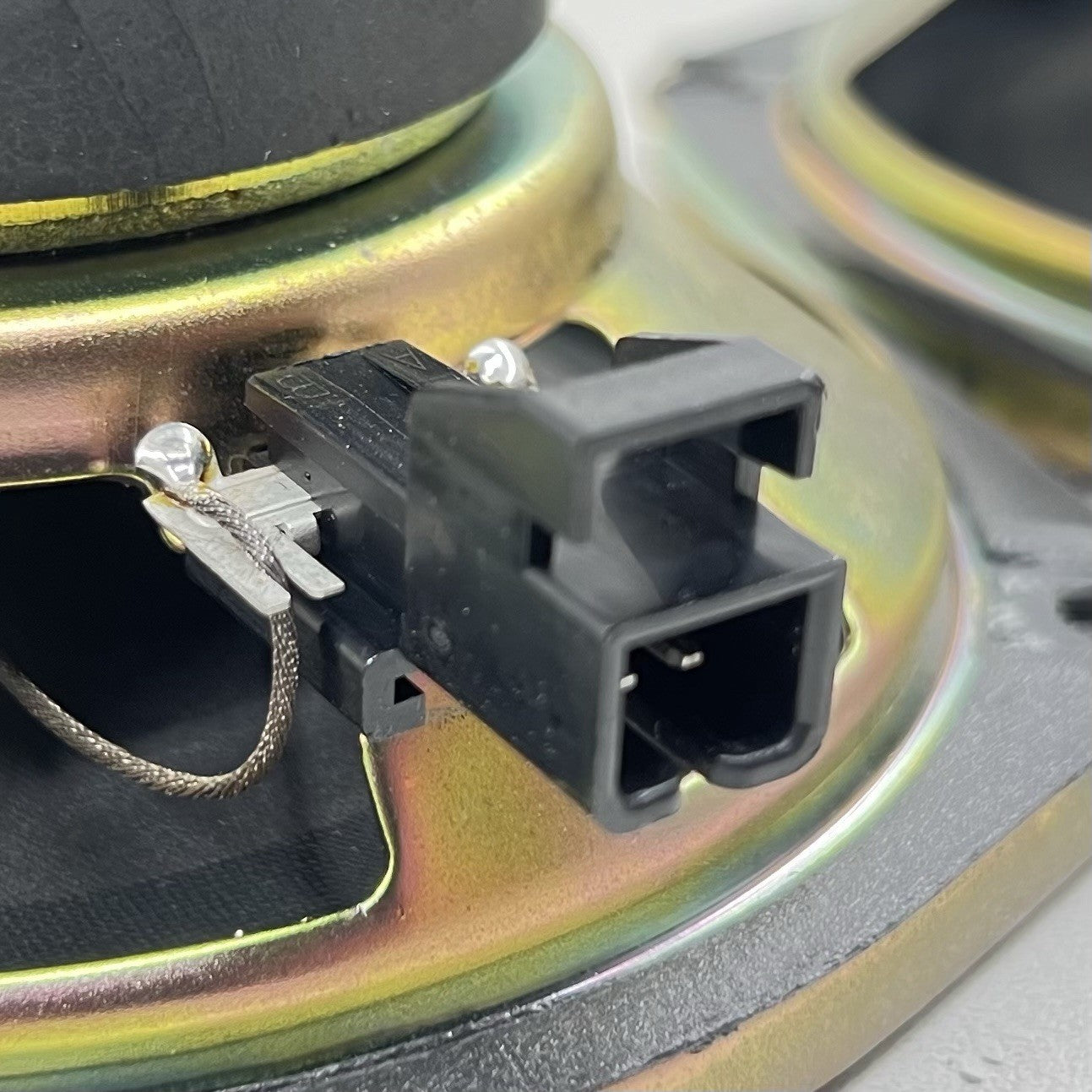 10278959 97-04 CHEVROLET CORVETTE C5 LEFT AND RIGHT DOOR SPEAKER PAIR W/ REAR SPEAKER OEM