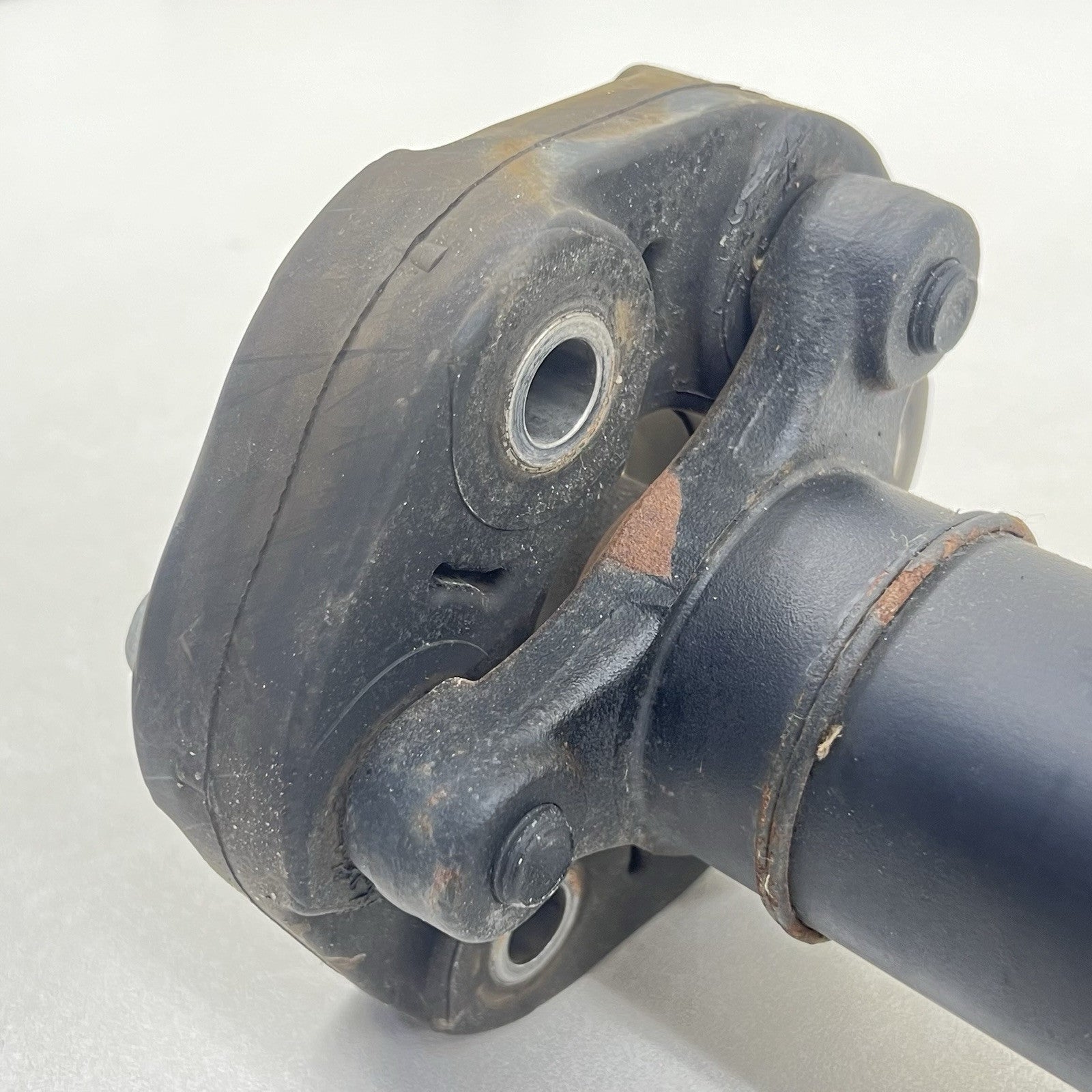 20931145 / 2093 1145 12-15 CHEVROLET CAMARO ZL1 MANUAL DRIVESHAFT DRIVE SHAFT PROPELLER 20931145 OEM