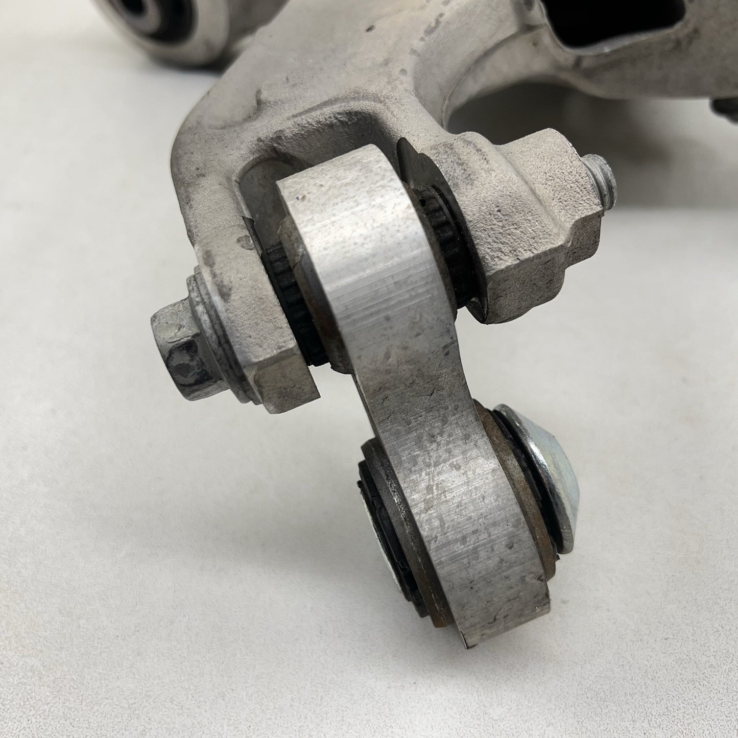 PR3C-5K552-FB / PR3C 5K552 FB / PR3C5K552FB 24-25 FORD MUSTANG GT DRIVER LEFT REAR CONTROL ARM PARTIAL SET OEM