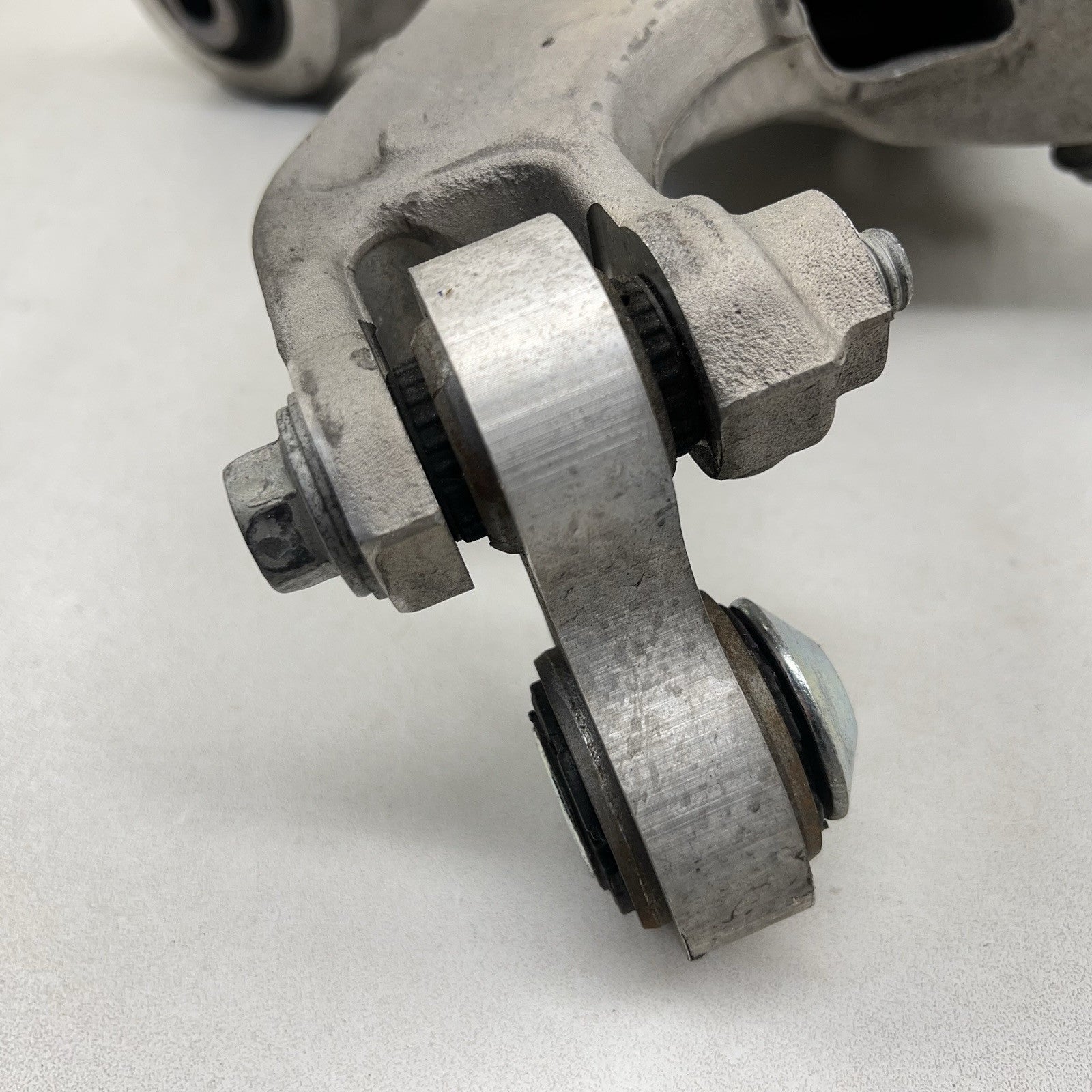 PR3C-5K552-FB / PR3C 5K552 FB / PR3C5K552FB 24-25 FORD MUSTANG GT DRIVER LEFT REAR CONTROL ARM PARTIAL SET OEM