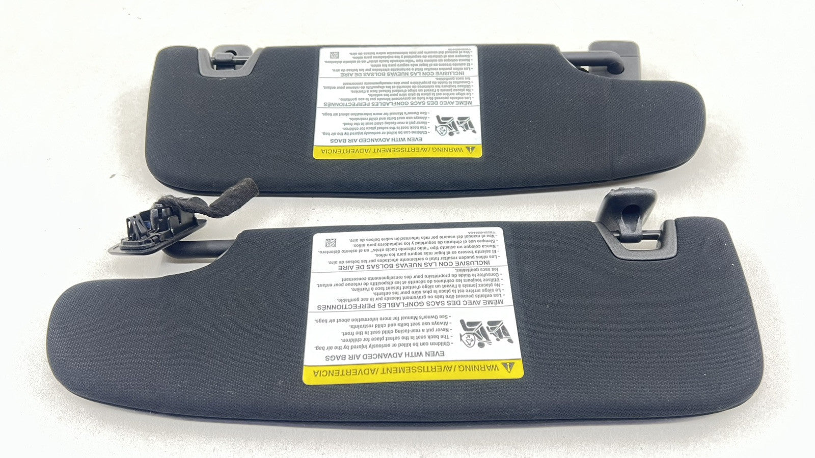 KR3B-6304101 / KR3B 6304101 / KR3B6304101 24-25 FORD MUSTANG GT LEFT & RIGHT FRONT SUNVISOR SUN VISOR SHADE PAIR BLACK O