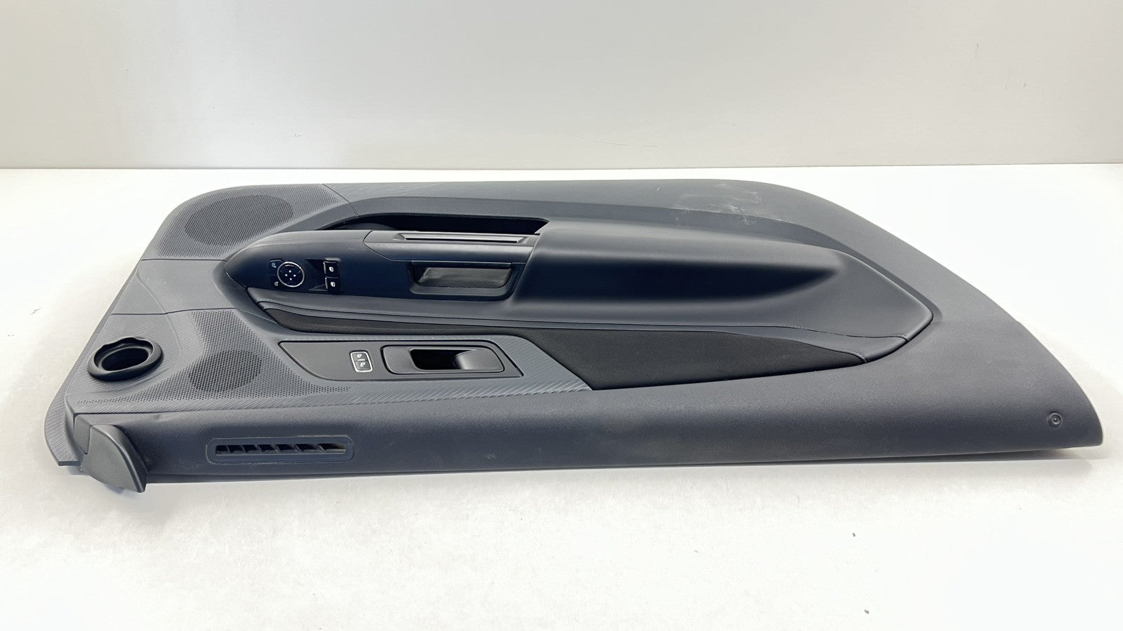 PR3B-C23943-GM319W / PR3B C23943 GM319W / PR3BC23943GM319W 24-25 FORD MUSTANG DARK HORSE DRIVER LEFT DOOR PANEL TRIM LEA