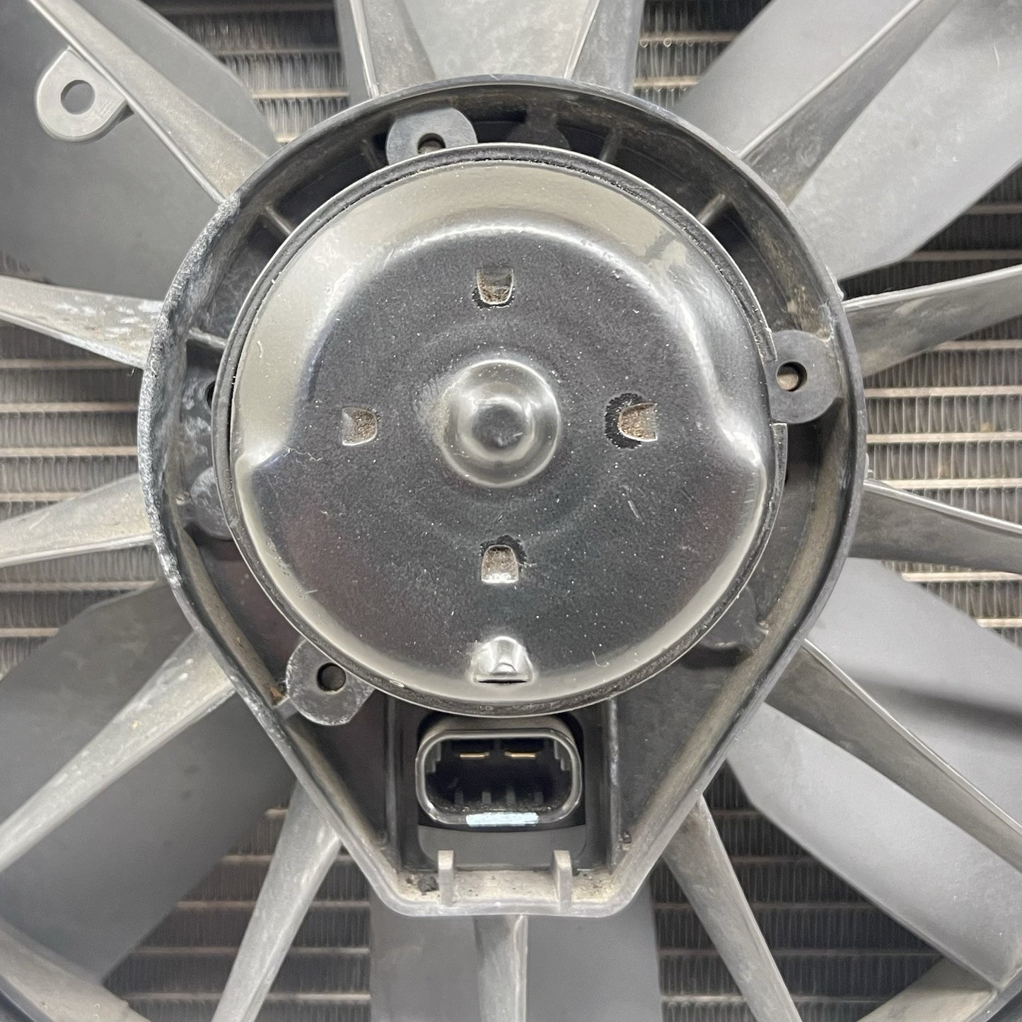 52470605 01-04 CHEVROLET CORVETTE C5 Z06 MANUAL RADIATOR CONDENSER FAN ASSEMBLY OEM