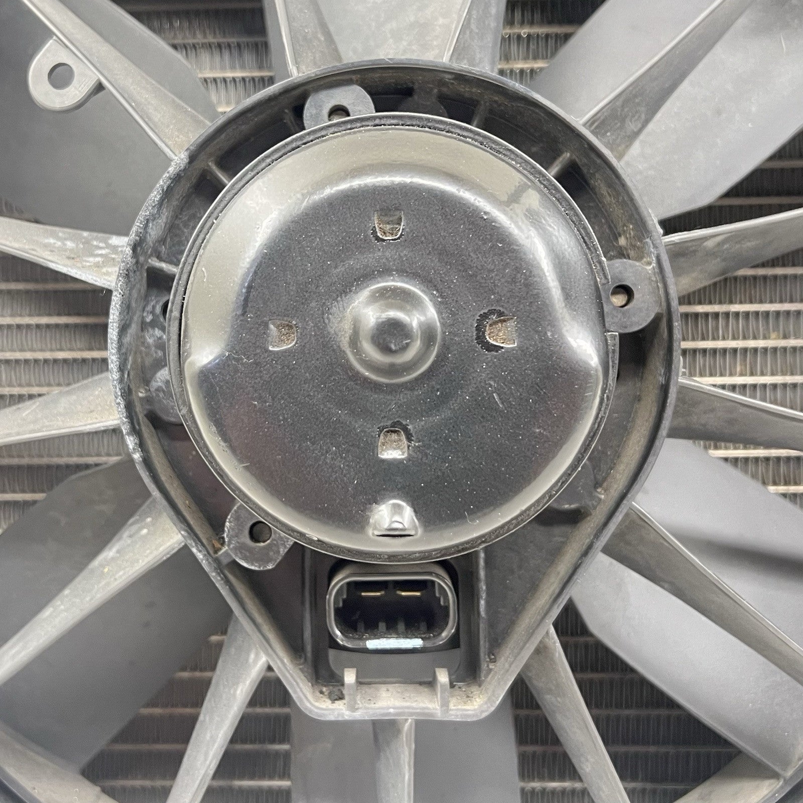 52470605 01-04 CHEVROLET CORVETTE C5 Z06 MANUAL RADIATOR CONDENSER FAN ASSEMBLY OEM