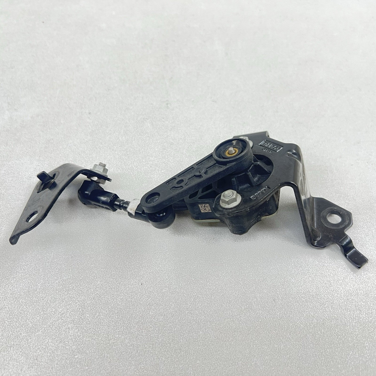 PR3C-5B690-AA / PR3C 5B690 AA / PR3C5B690AA 24-25 FORD MUSTANG GT DRIVER LEFT REAR HEADLIGHT HEIGHT LEVEL SENSOR OEM
