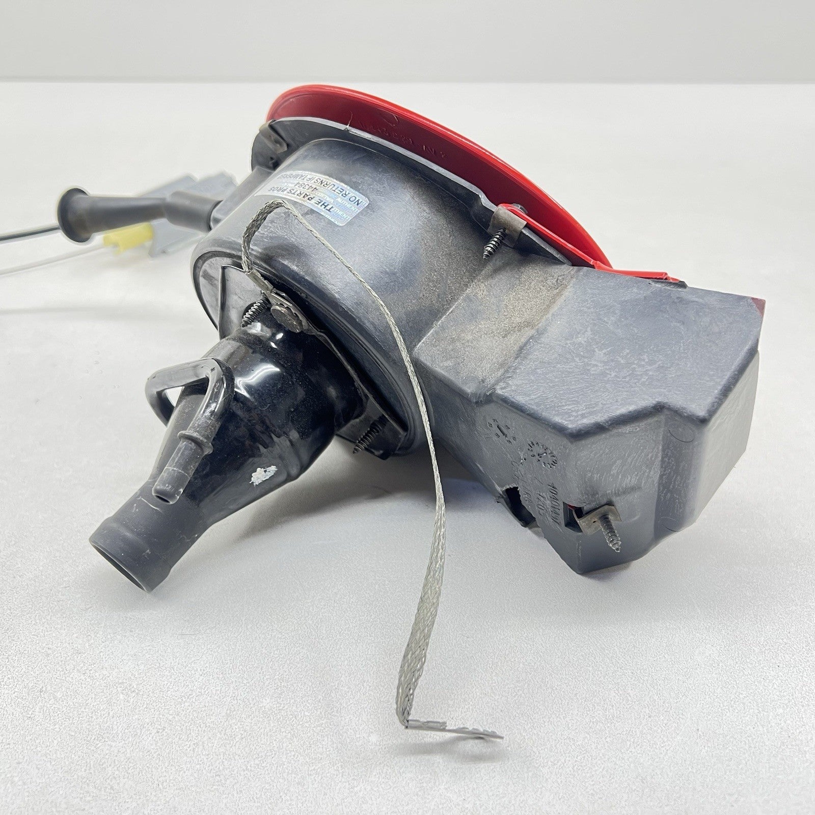 10401497 97-04 CHEVROLET CORVETTE C5 FUEL TANK GAS CAP DOOR LID ASSEMBLY 10401497 OEM