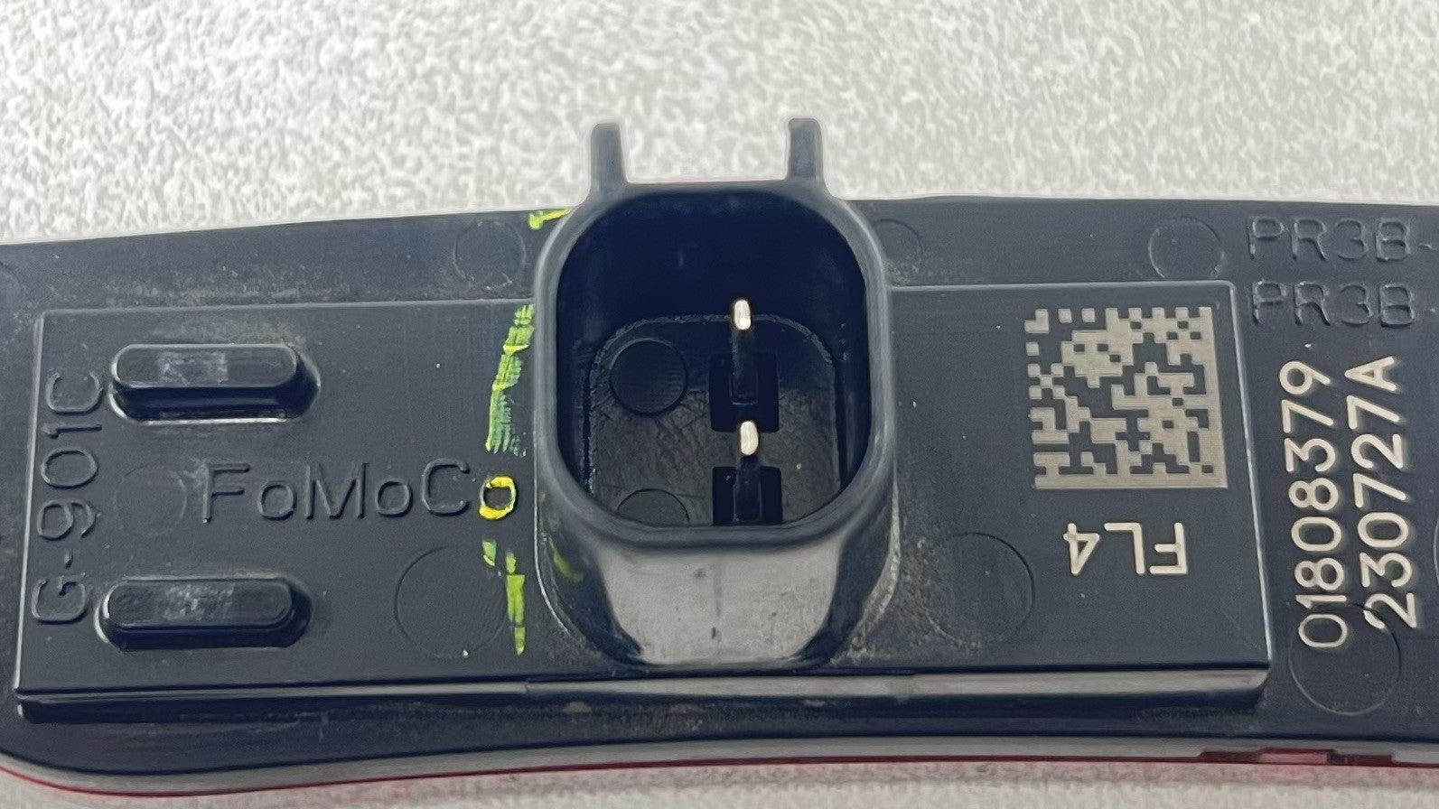 PR3B-15A424-A / PR3B 15A424 A / PR3B15A424A 24-25 FORD MUSTANG GT DRIVER LEFT REAR BUMPER REFLECTOR SIDE MARKER LAMP OEM