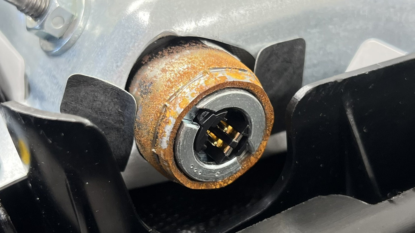 7458160 / 7 458 160 06-10 BMW M6 E63 E64 PASSENGER RIGHT DOOR PANEL TRIM LEATHER BLACK 7458160 OEM