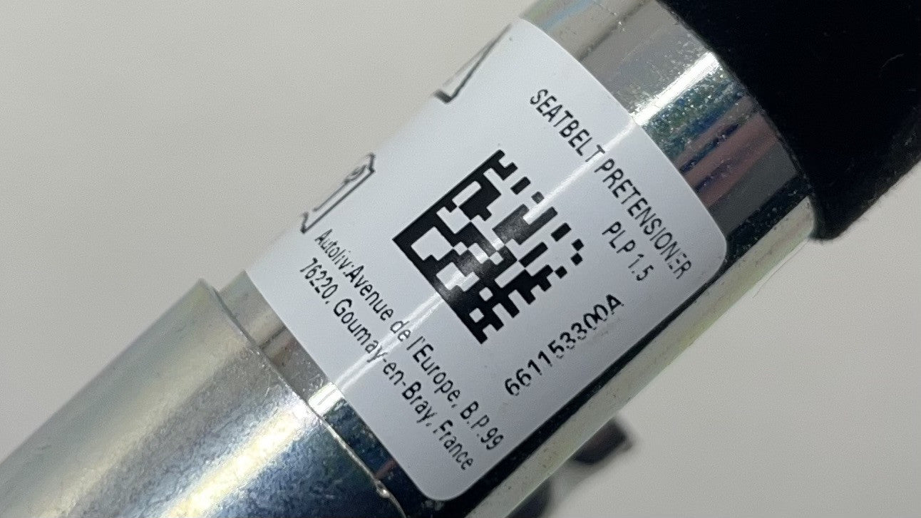 661153300A 24-25 FORD MUSTANG DARK HORSE RIGHT FRONT SEATBELT SEAT BELT RETRACTOR OEM