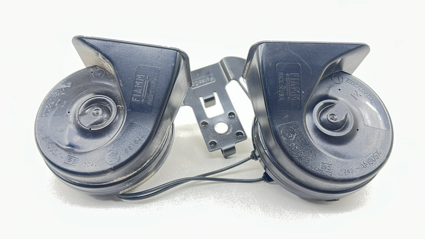 PR3T-13A803-AA / PR3T 13A803 AA / PR3T13A803AA 24-25 FORD MUSTANG GT LOW HIGH NOTE PITCH TONE HORN SIREN ALARM SIGNAL PA