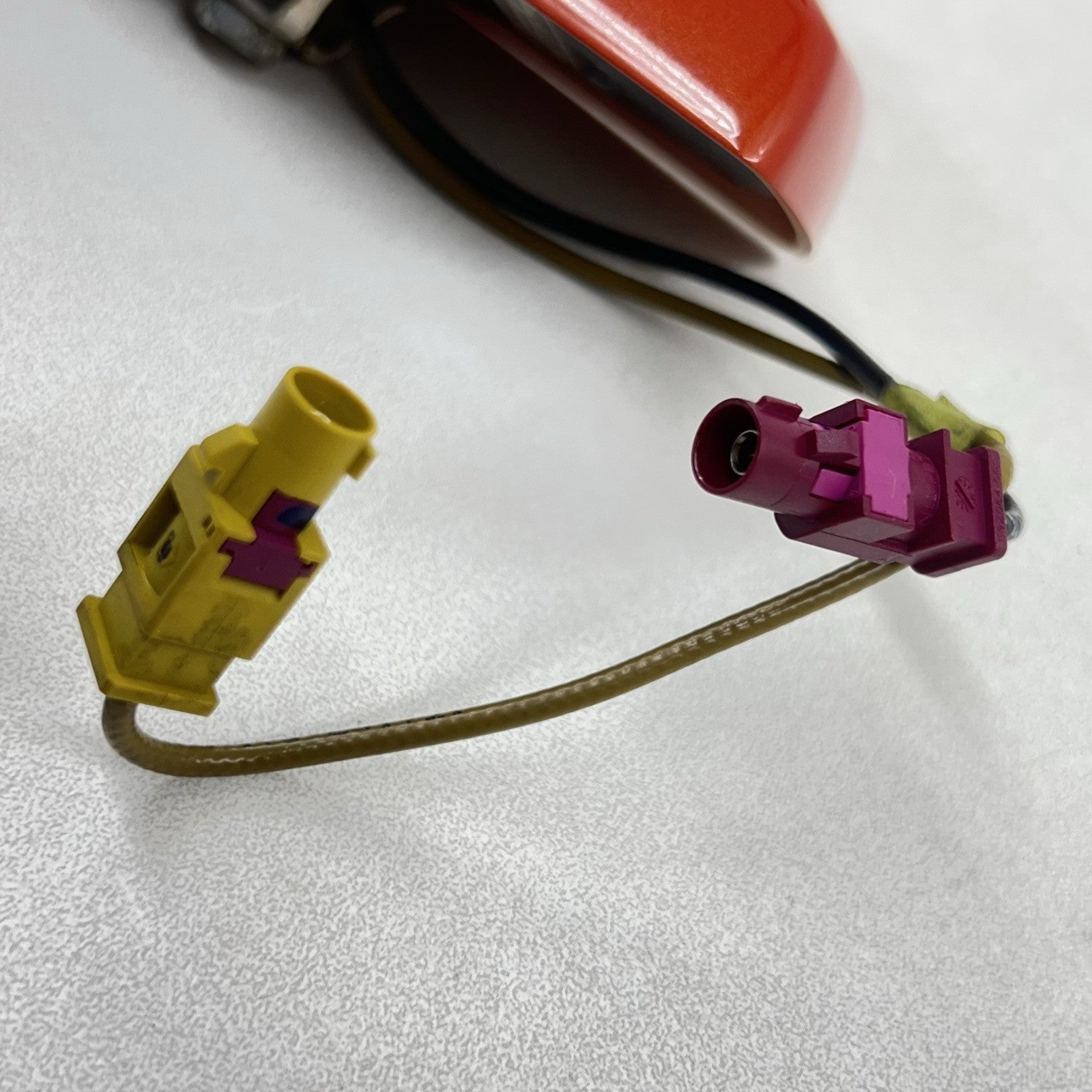 20986979 10-15 CHEVROLET CAMARO SS ROOF SHARK FIN ANTENNA RECEIVER 20986979 OEM