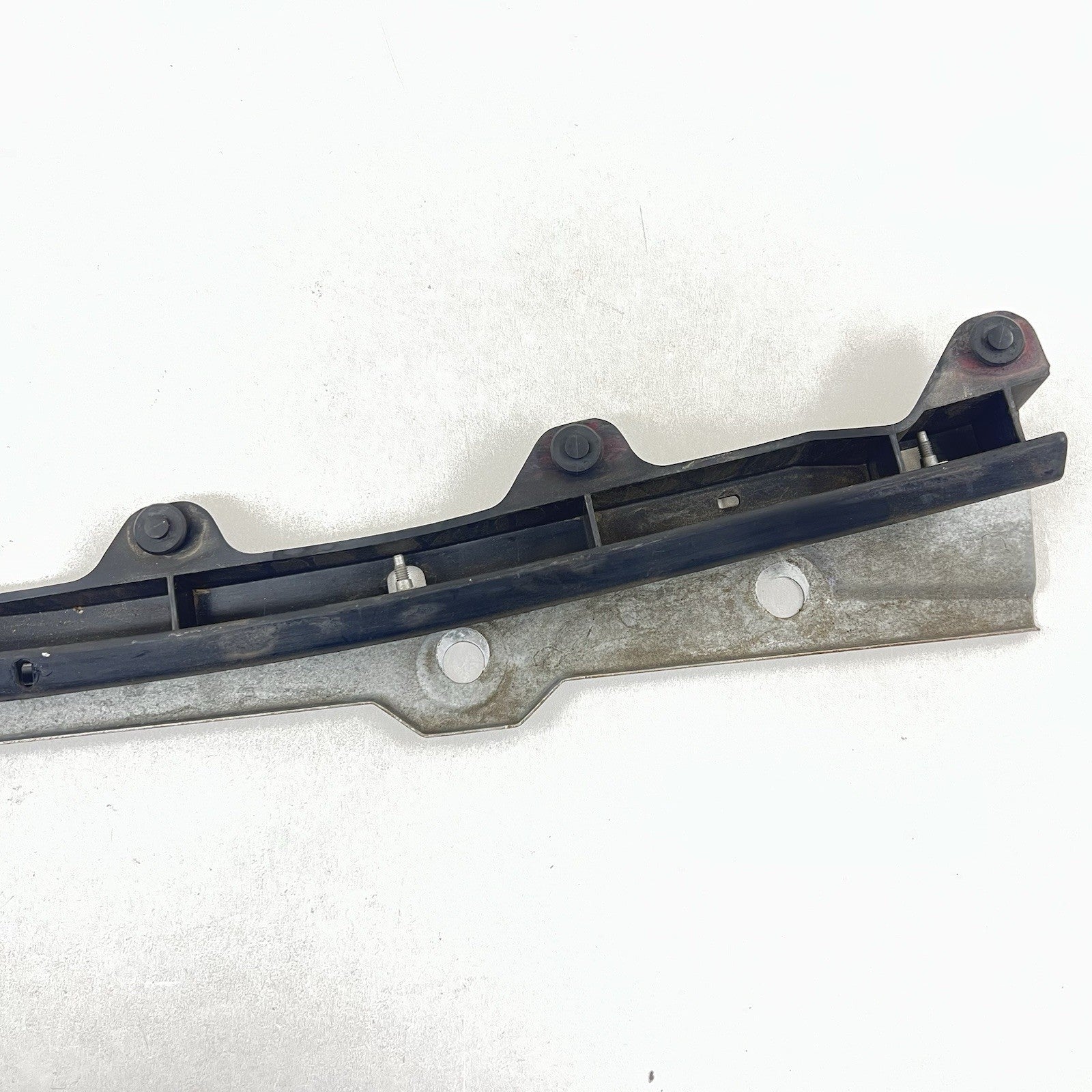 10256973 01-04 CORVETTE C5 Z06 FRONT UPPER FASCIA RETAINER SUPPORT BRACKET 10256973 OEM