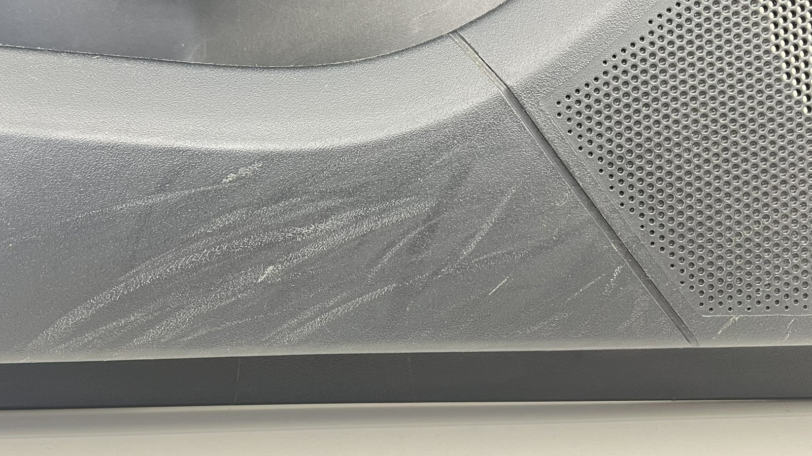 PR3B-C23943-GM319W / PR3B C23943 GM319W / PR3BC23943GM319W 24-25 FORD MUSTANG DARK HORSE DRIVER LEFT DOOR PANEL TRIM LEA