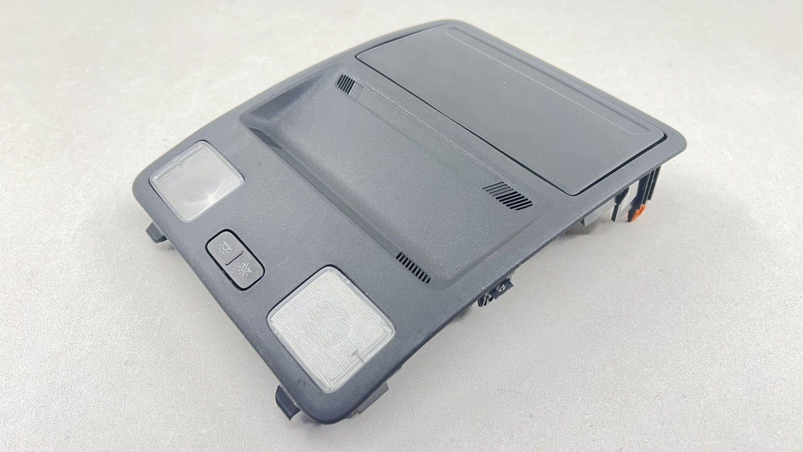 PR3B-C519A58-AAAW / PR3B C519A58 AAAW / PR3BC519A58AAAW 24-25 FORD MUSTANG GT FRONT OVERHEAD CONSOLE DOME READING LIGHT 