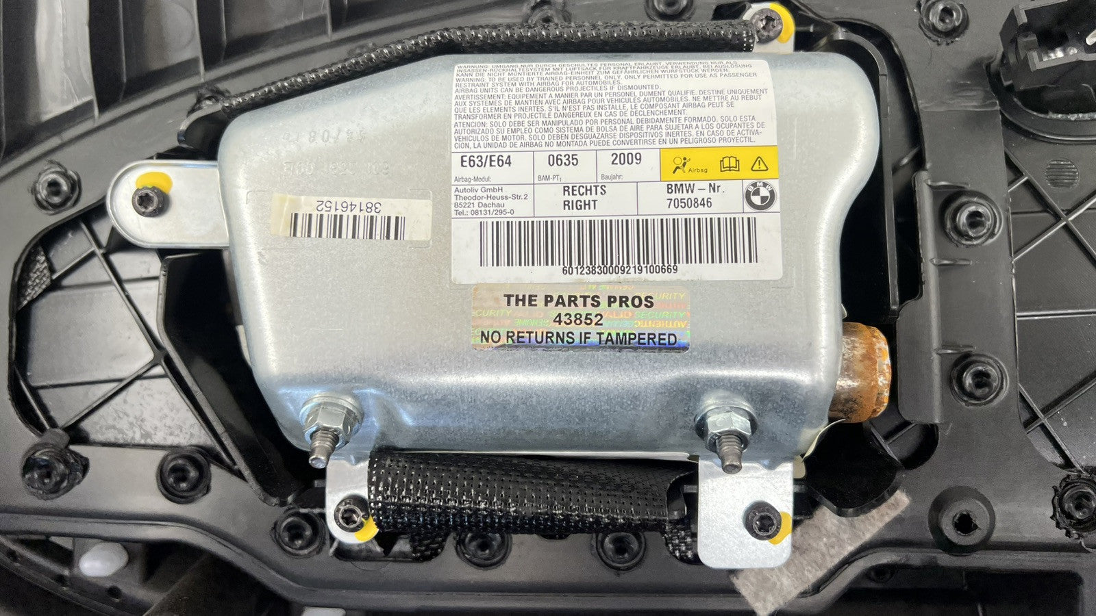 7458160 / 7 458 160 06-10 BMW M6 E63 E64 PASSENGER RIGHT DOOR PANEL TRIM LEATHER BLACK 7458160 OEM